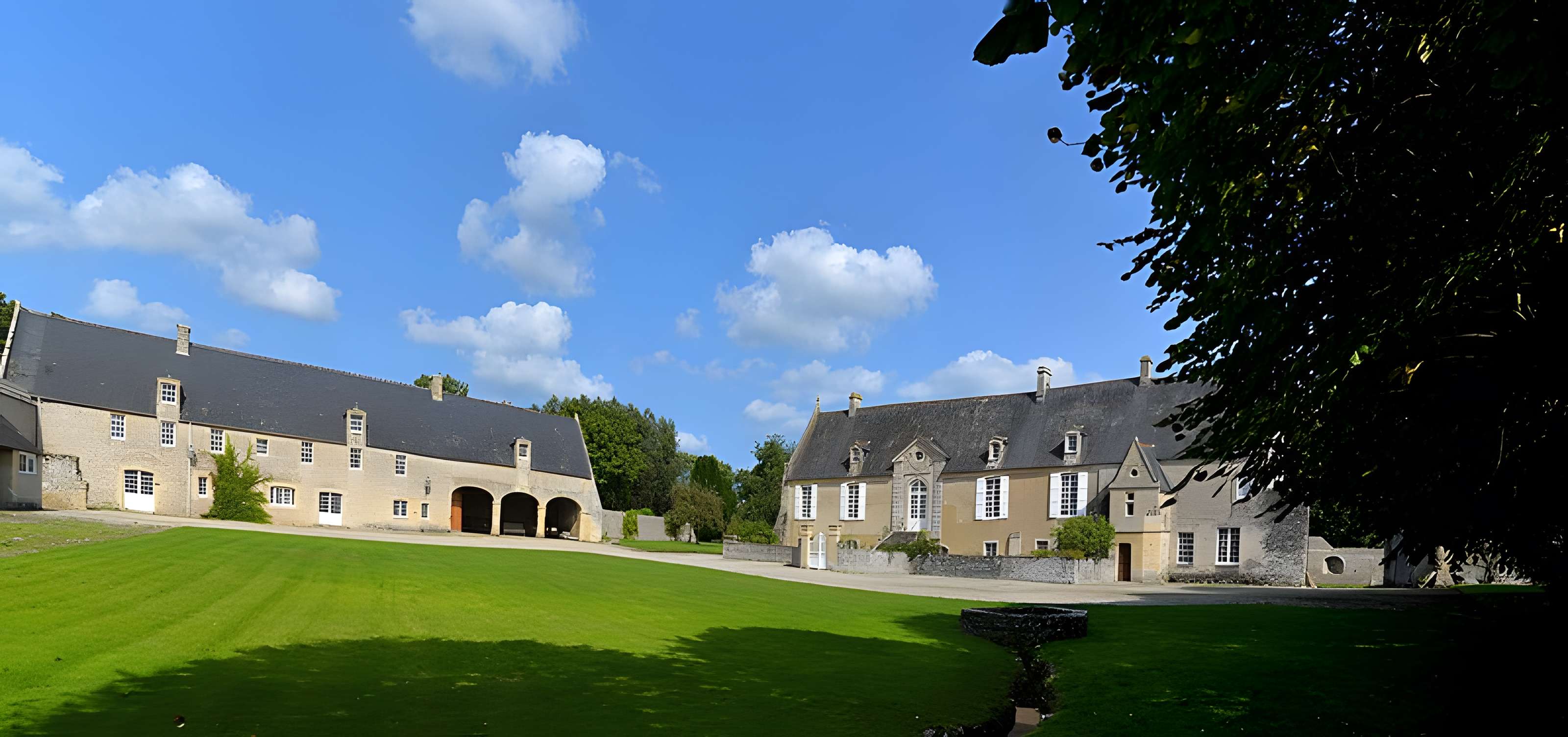 Abbaye Sainte-Marie de Longues-sur-Mer