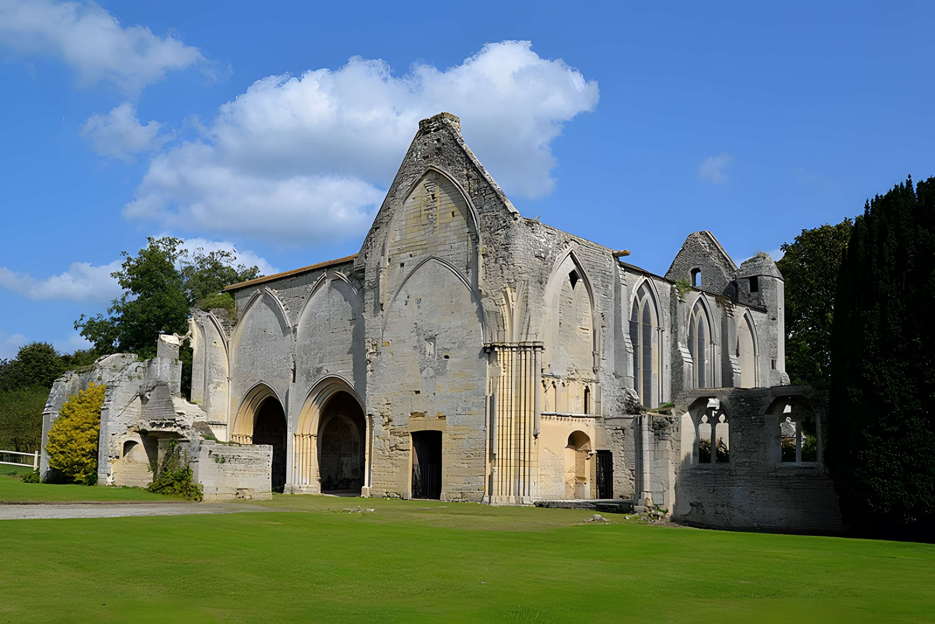 Abbaye Sainte-Marie de Longues-sur-Mer