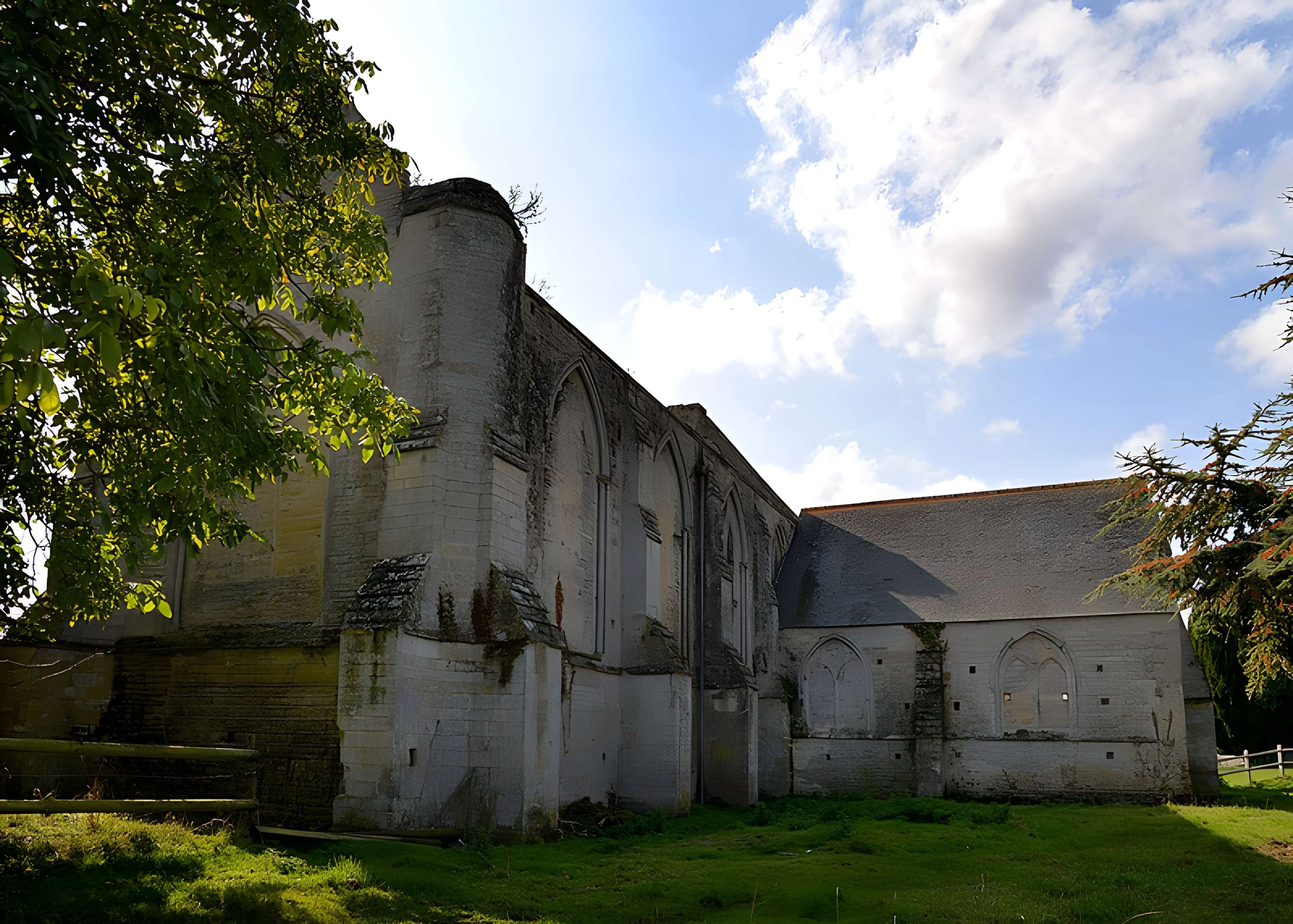 Abbaye Sainte-Marie de Longues-sur-Mer