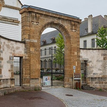 Abbaye Saint-Léonard de Corbigny
