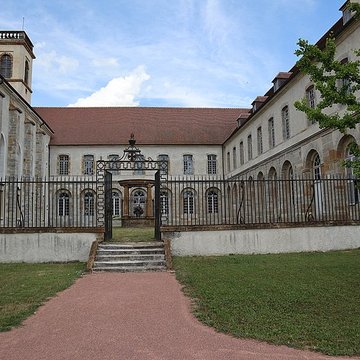 Abbaye Saint-Léonard de Corbigny
