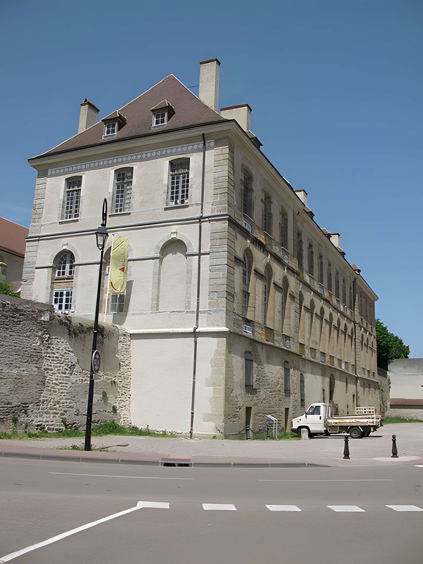 Abbaye Saint-Léonard de Corbigny