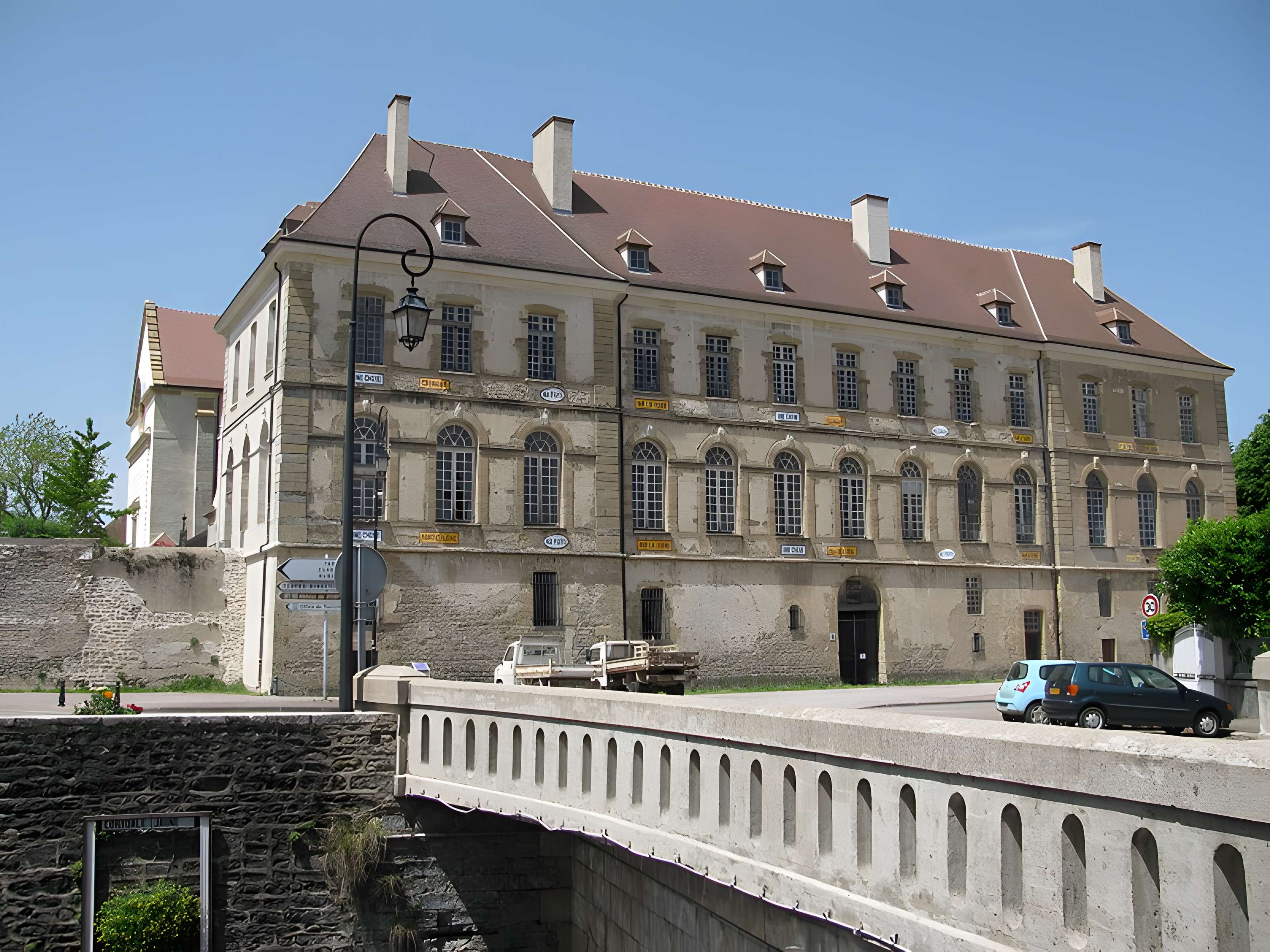 Abbaye Saint-Léonard de Corbigny