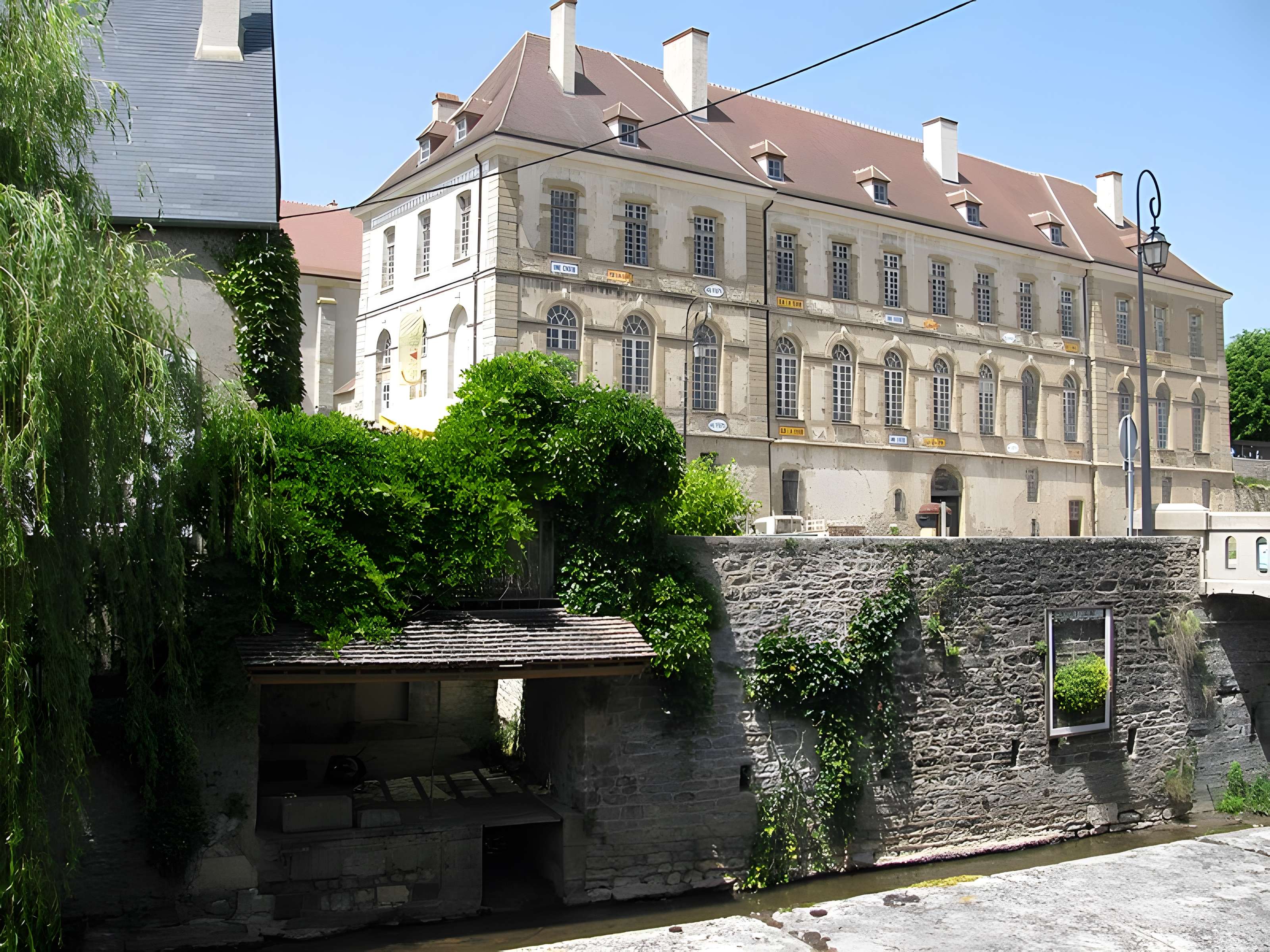 Abbaye Saint-Léonard de Corbigny