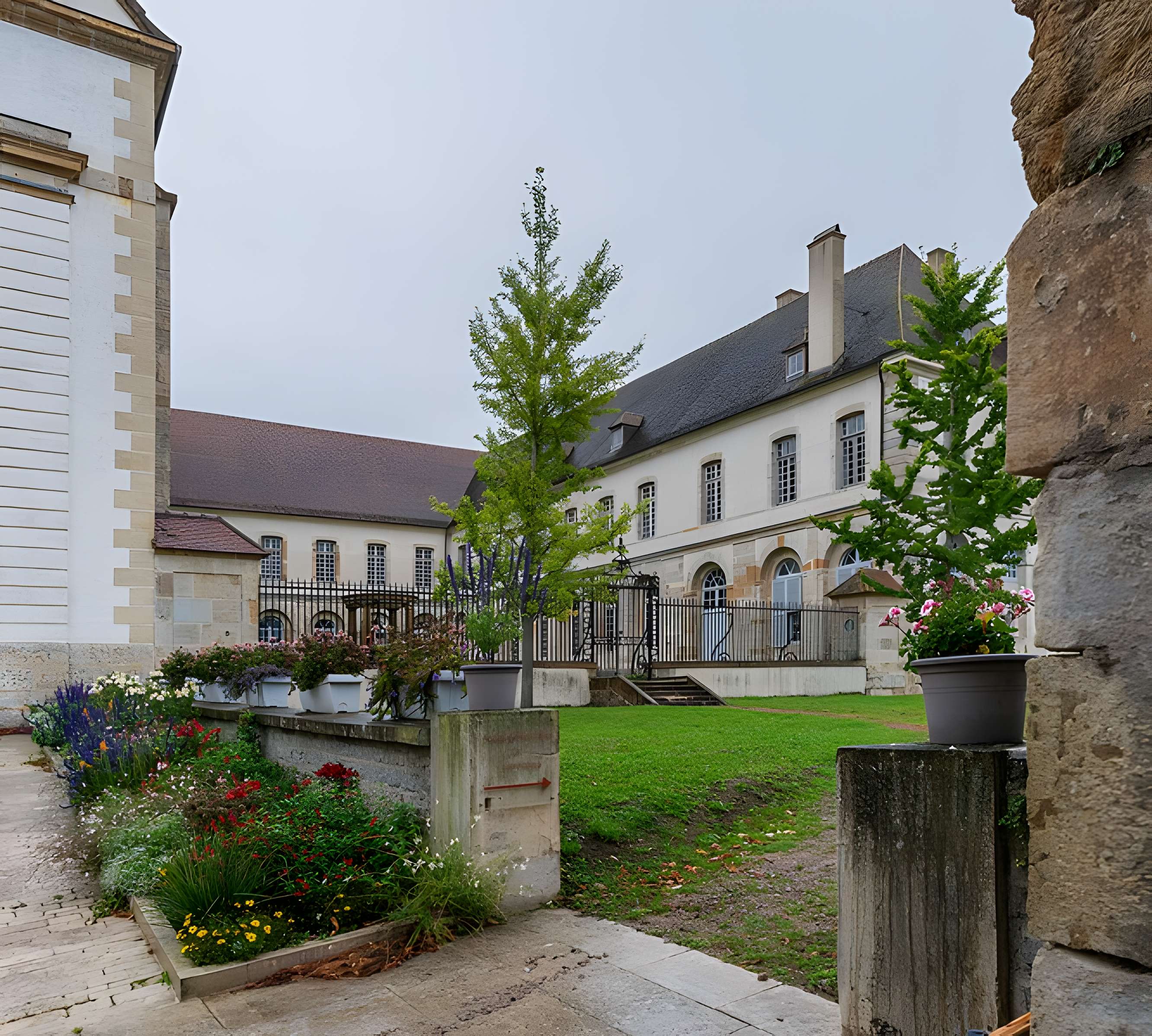 Abbaye Saint-Léonard de Corbigny