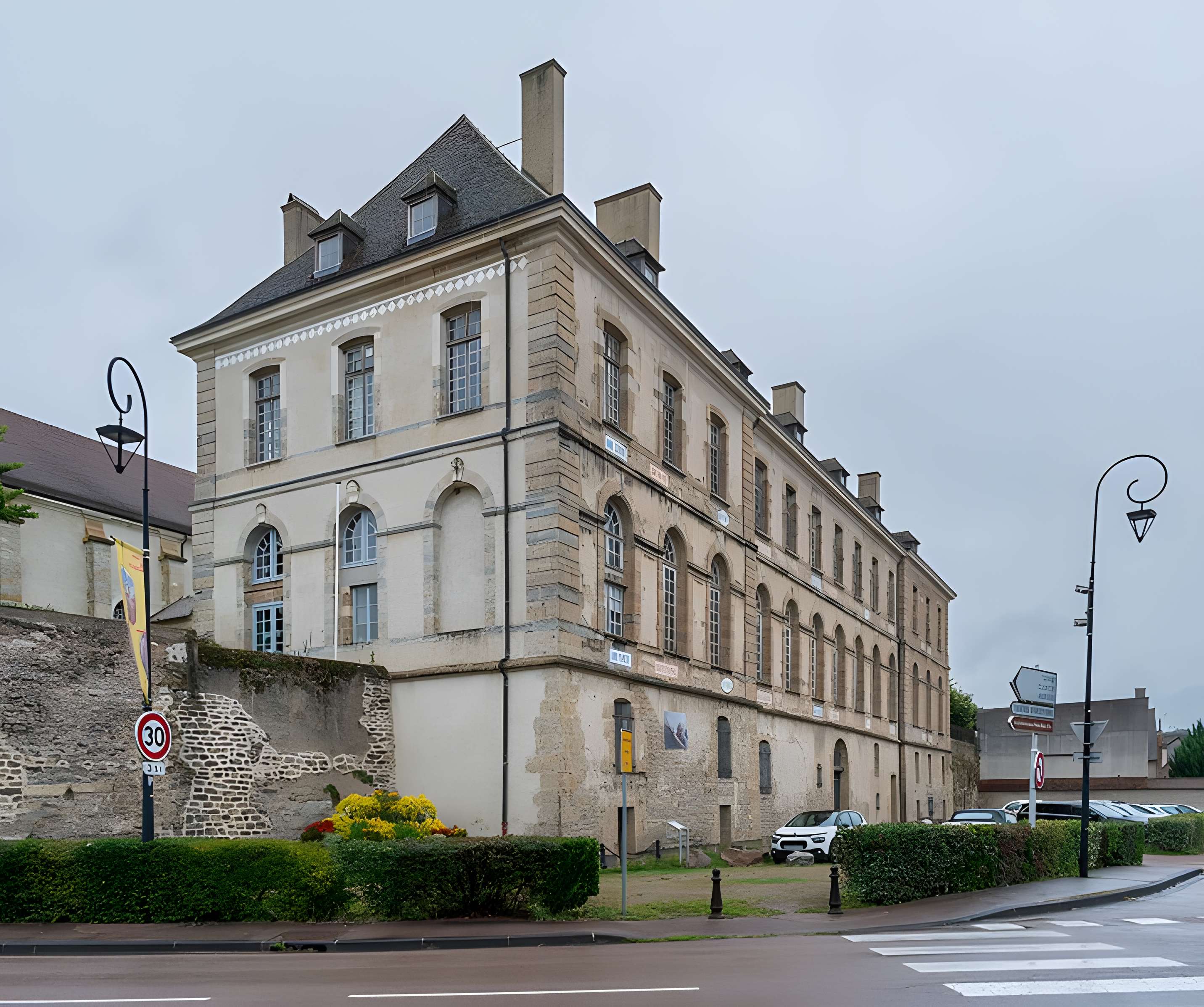 Abbaye Saint-Léonard de Corbigny