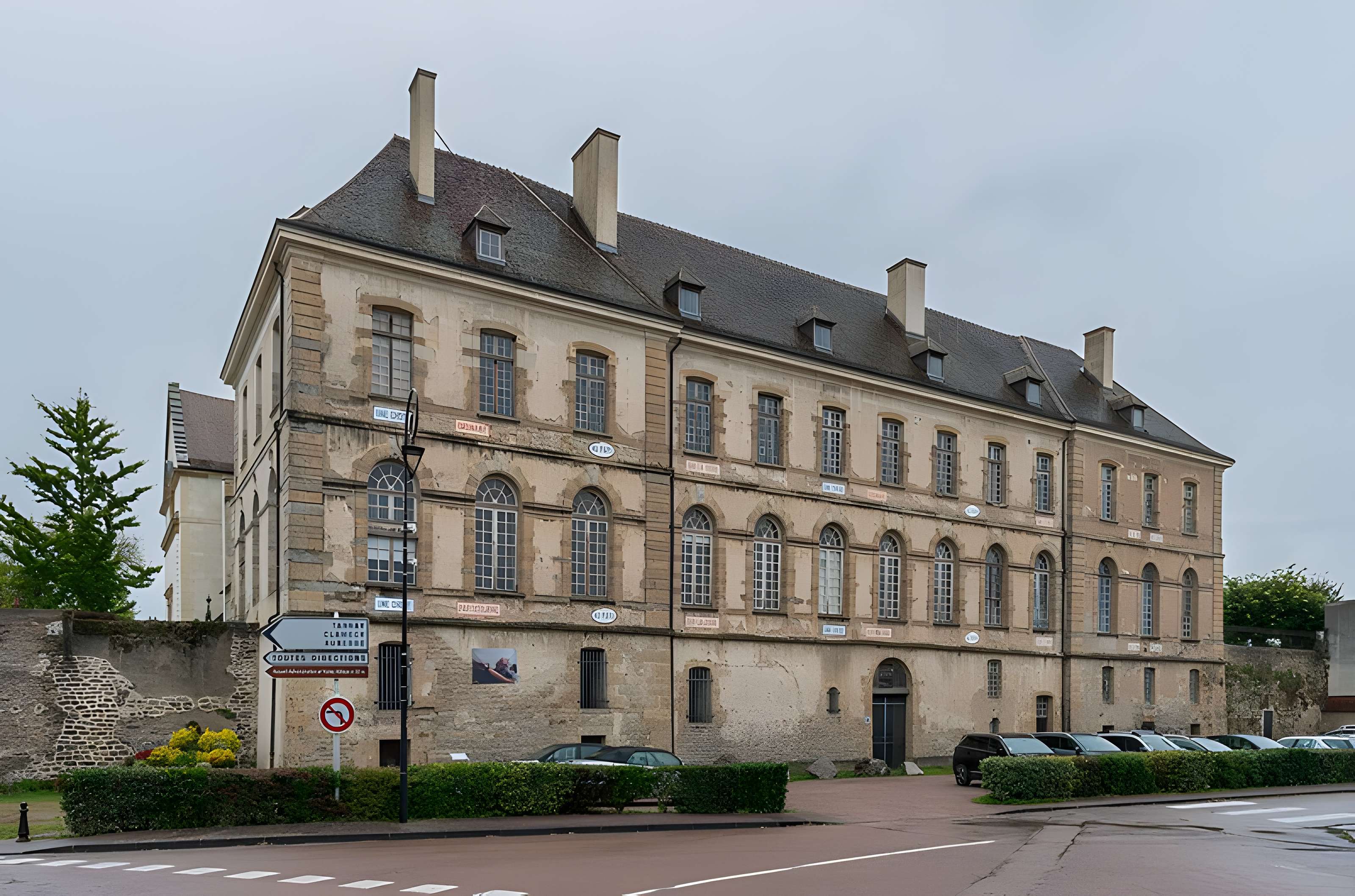 Abbaye Saint-Léonard de Corbigny
