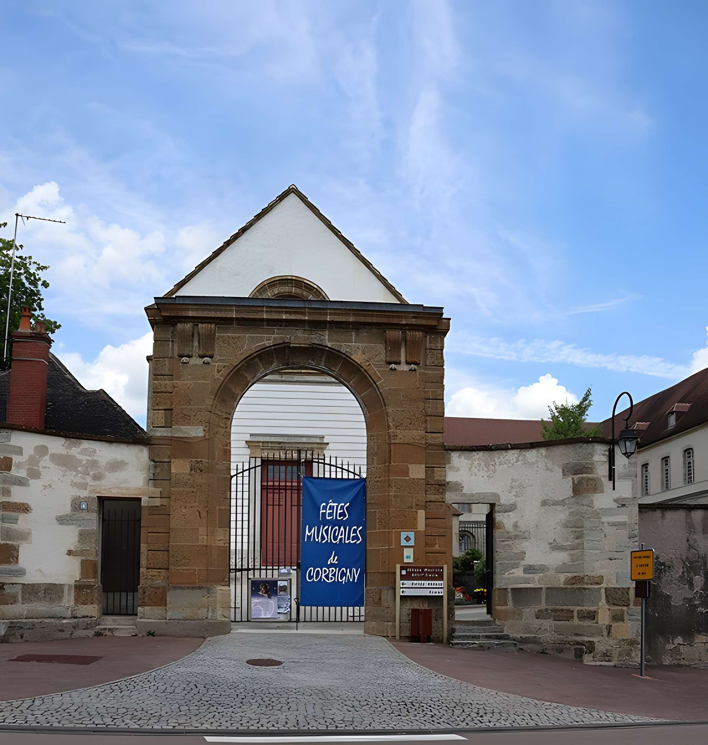 Abbaye Saint-Léonard de Corbigny