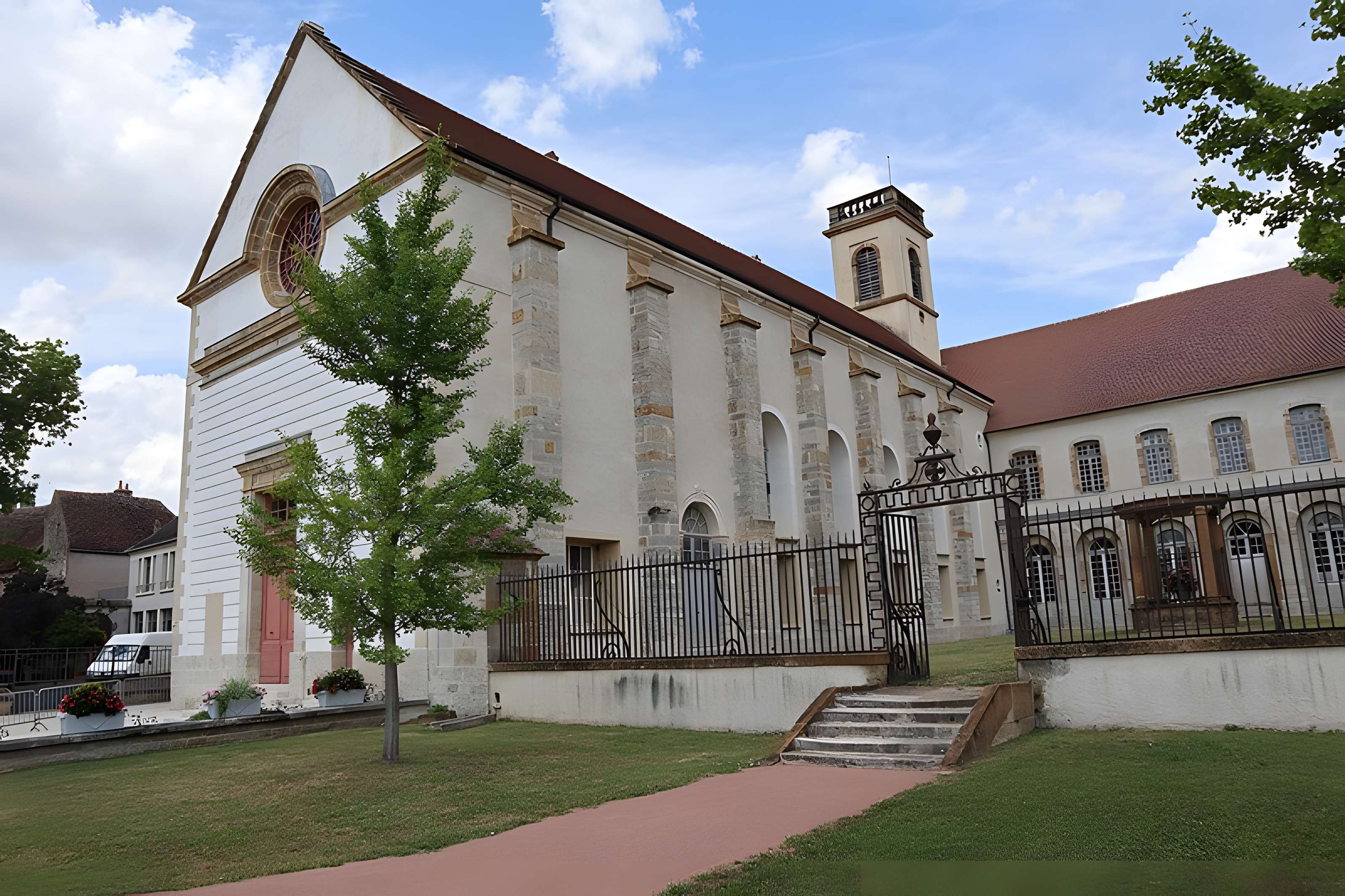 Abbaye Saint-Léonard de Corbigny