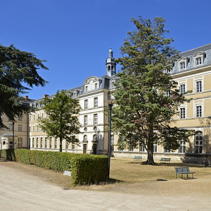 Photo de Ancienne abbaye Saint-Vincent, actuellement lycée Bellevue
