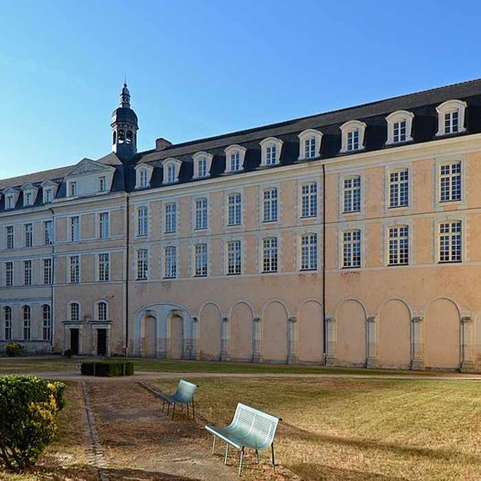 Photo de Ancienne abbaye Saint-Vincent, actuellement lycée Bellevue