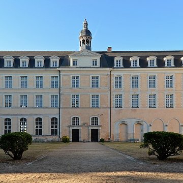 Ancienne abbaye Saint-Vincent, actuellement lycée Bellevue