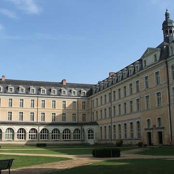 Ancienne abbaye Saint-Vincent, actuellement lycée Bellevue