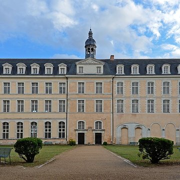 Ancienne abbaye Saint-Vincent, actuellement lycée Bellevue