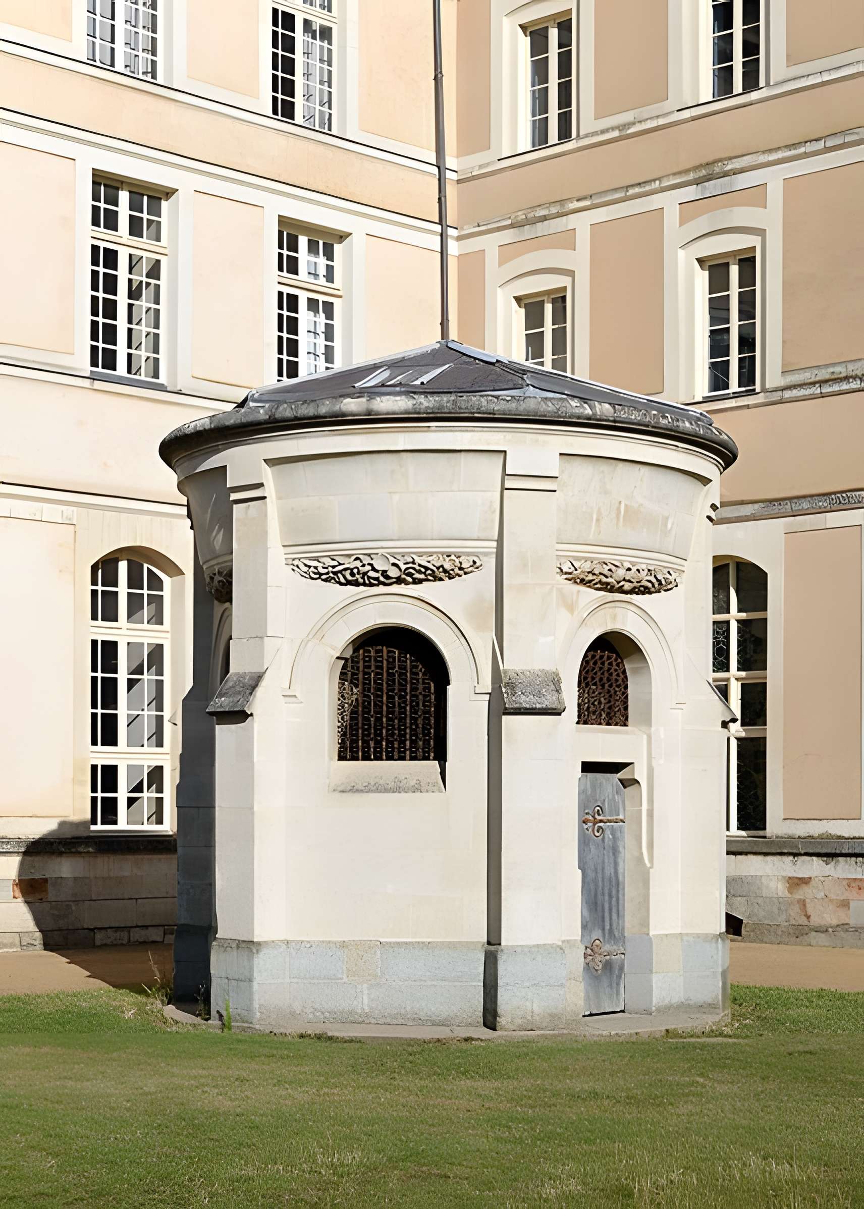 Ancienne abbaye Saint-Vincent, actuellement lycée Bellevue