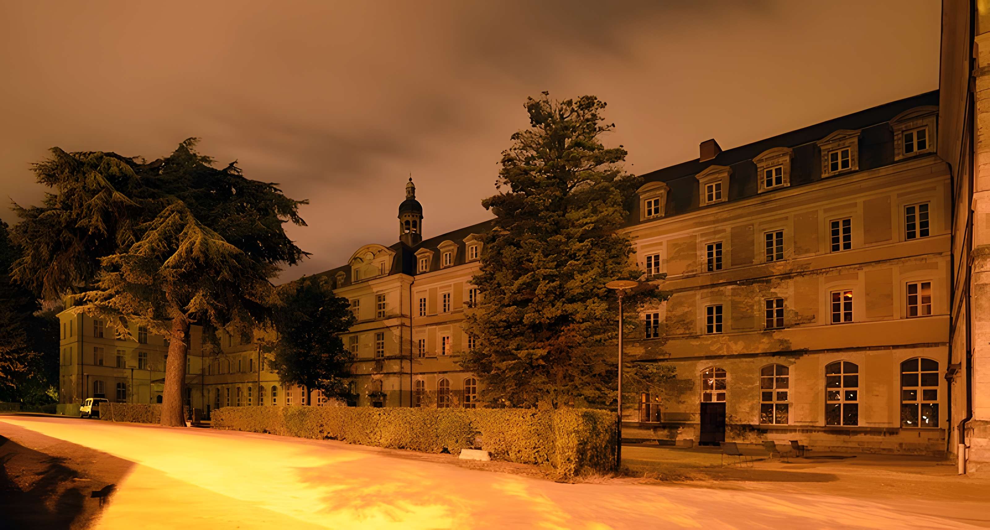 Ancienne abbaye Saint-Vincent, actuellement lycée Bellevue