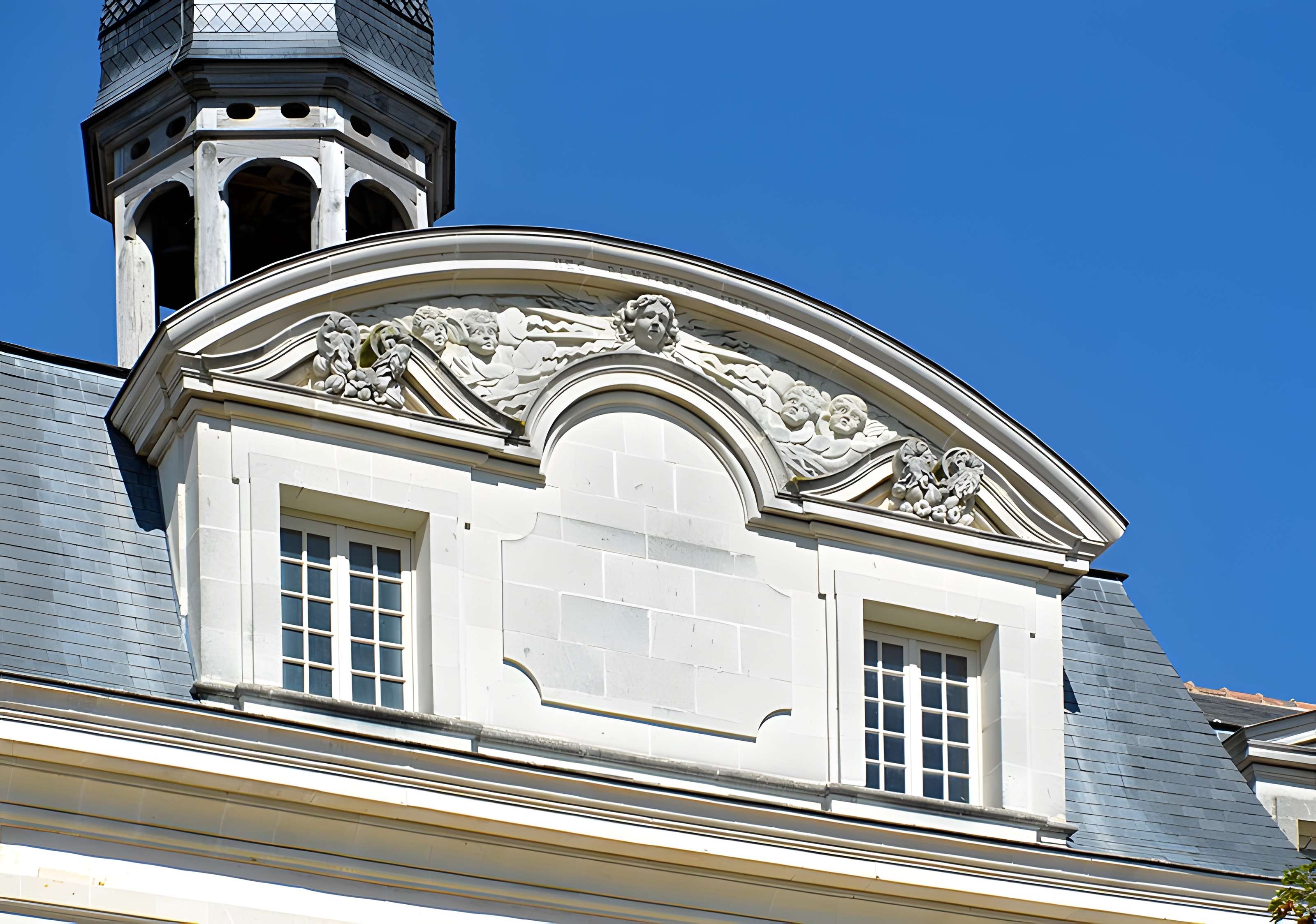 Ancienne abbaye Saint-Vincent, actuellement lycée Bellevue