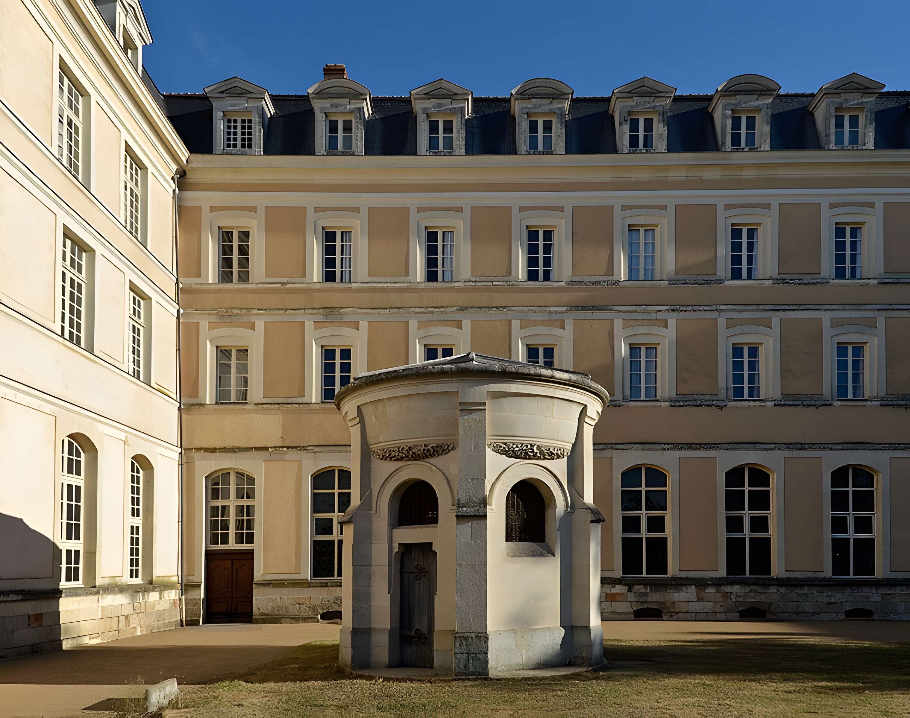 Ancienne abbaye Saint-Vincent, actuellement lycée Bellevue