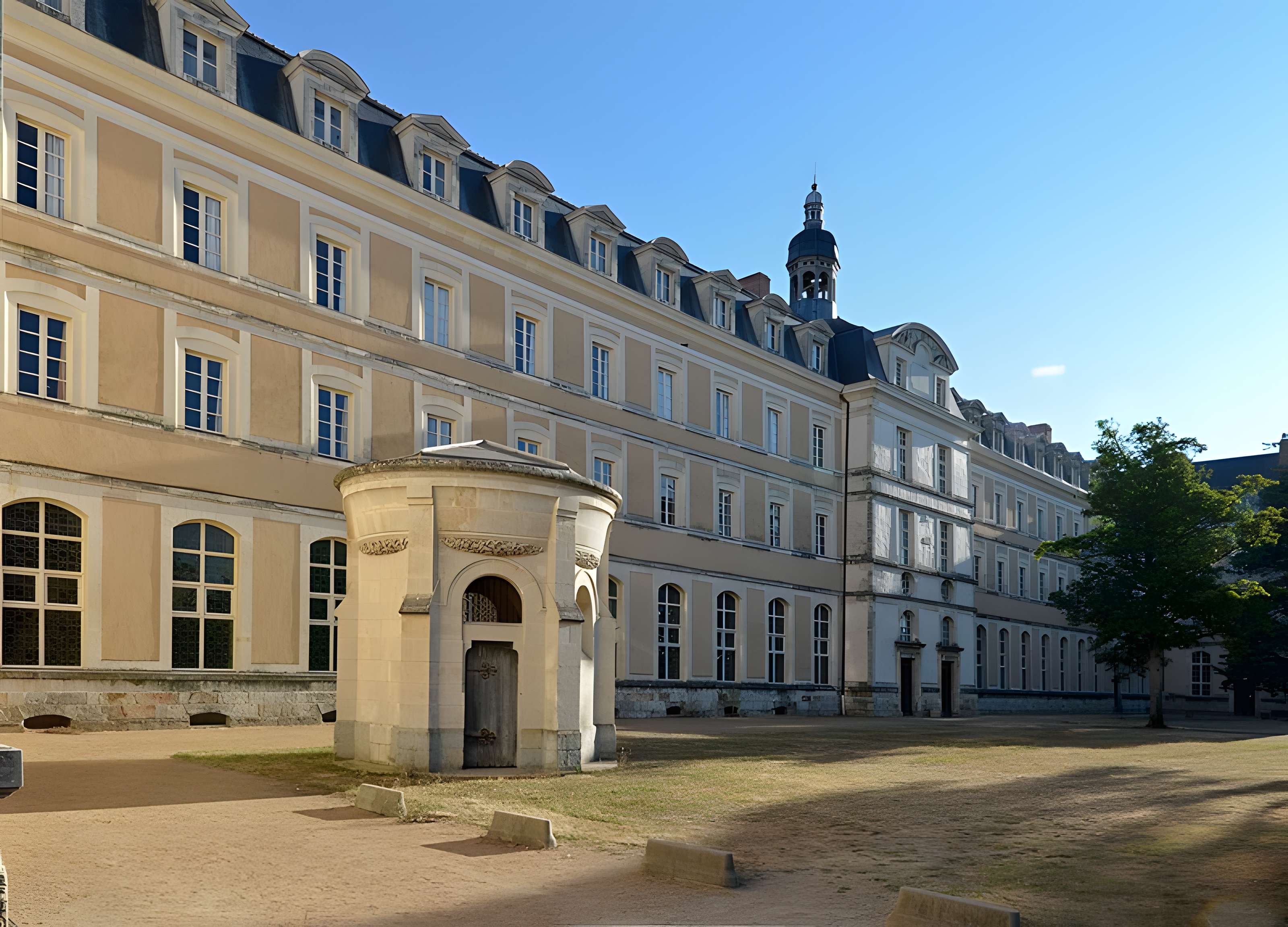 Ancienne abbaye Saint-Vincent, actuellement lycée Bellevue
