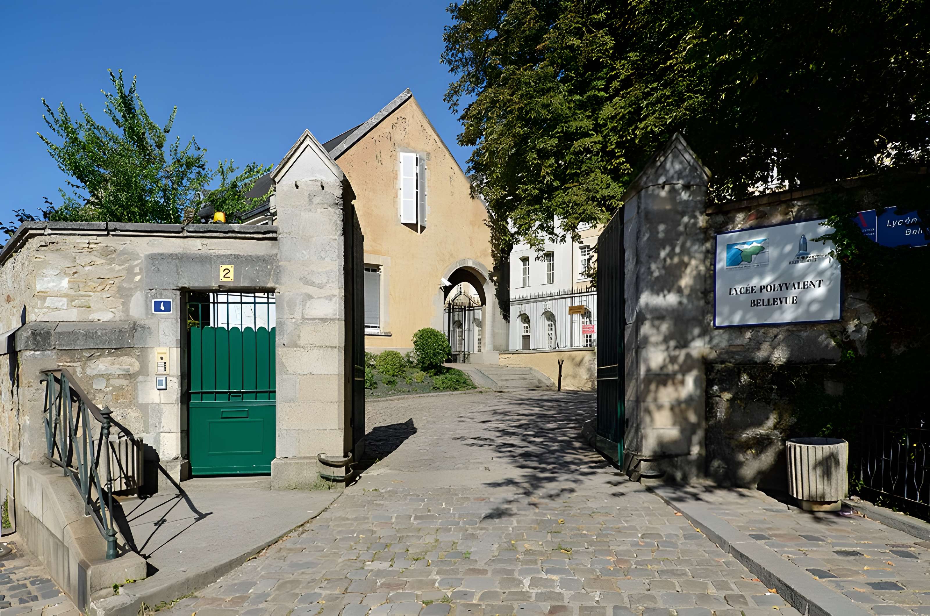 Ancienne abbaye Saint-Vincent, actuellement lycée Bellevue