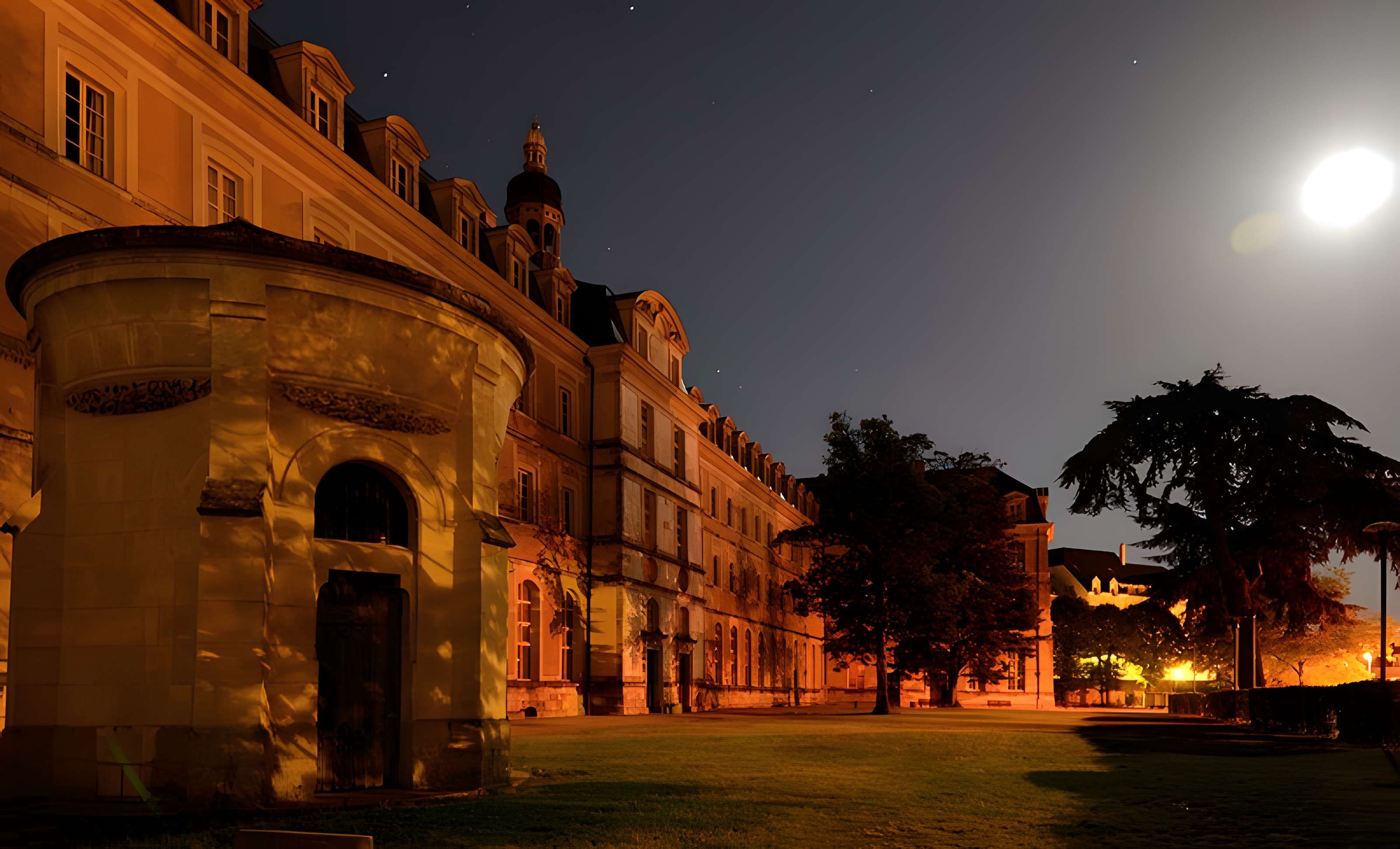 Ancienne abbaye Saint-Vincent, actuellement lycée Bellevue