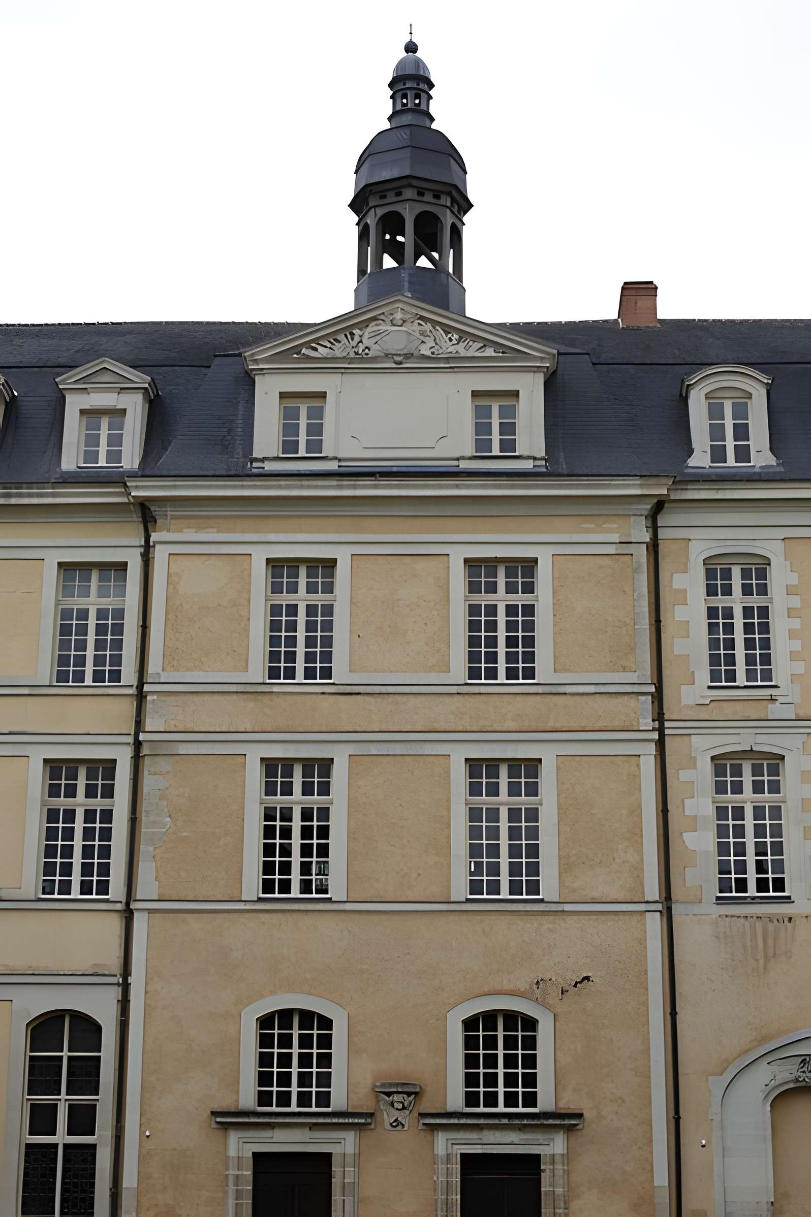 Ancienne abbaye Saint-Vincent, actuellement lycée Bellevue