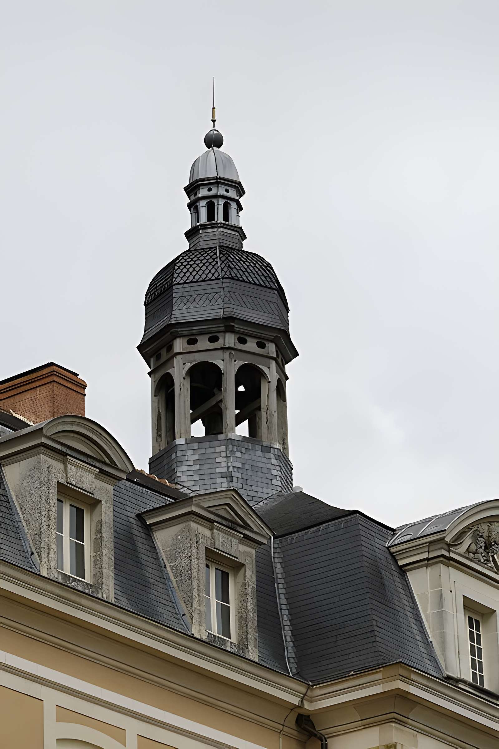 Ancienne abbaye Saint-Vincent, actuellement lycée Bellevue