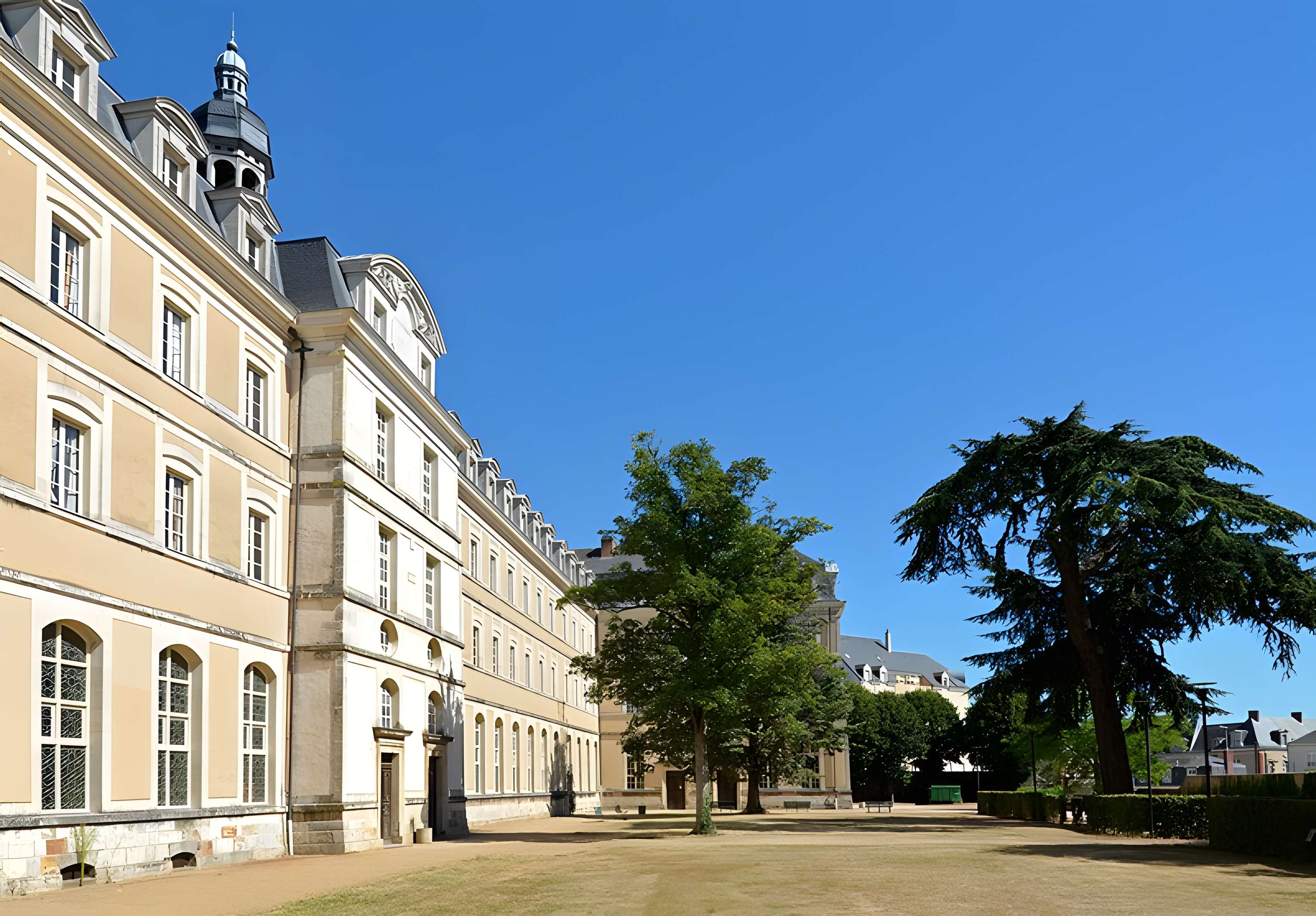 Ancienne abbaye Saint-Vincent, actuellement lycée Bellevue