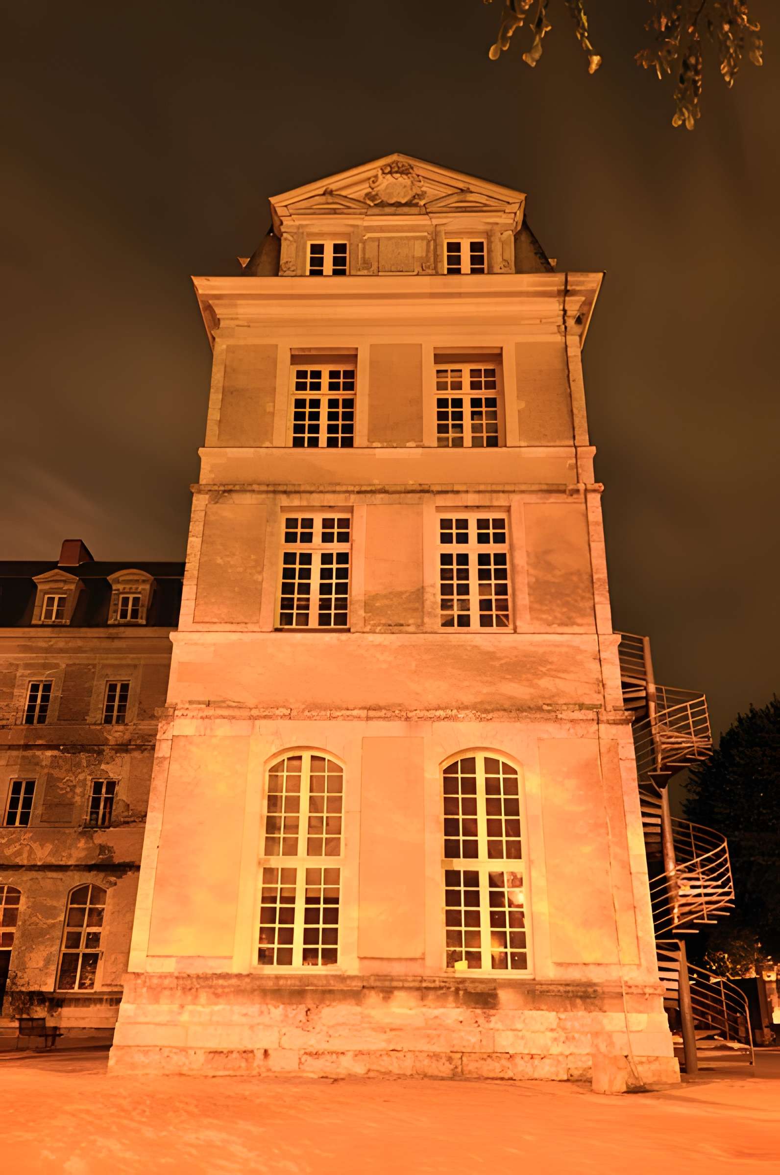 Ancienne abbaye Saint-Vincent, actuellement lycée Bellevue