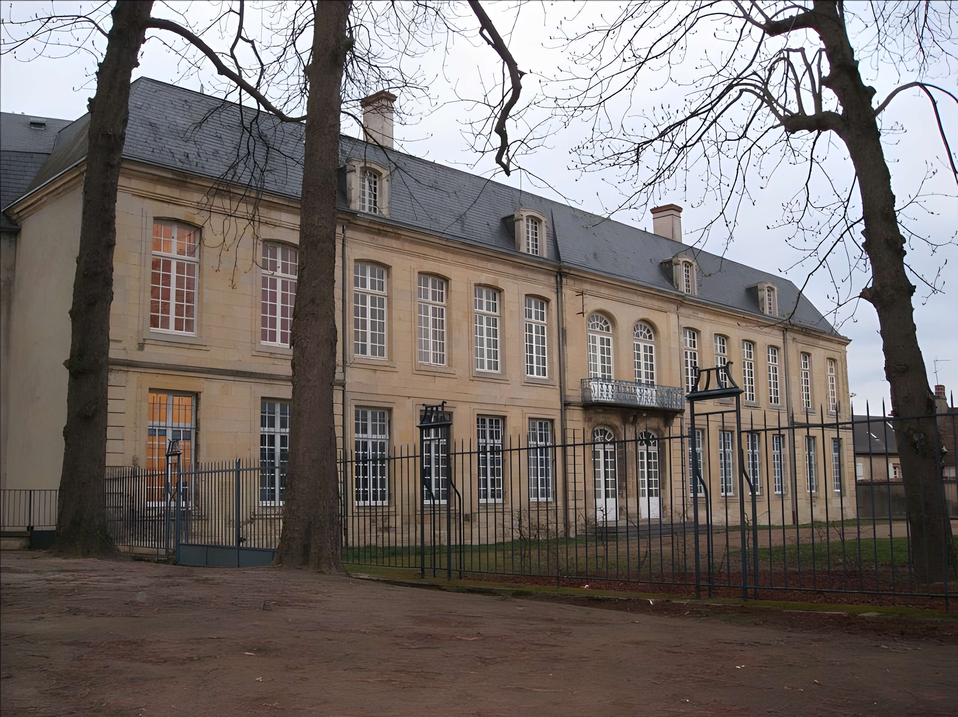 Ancien lycée Mirangron de Nevers