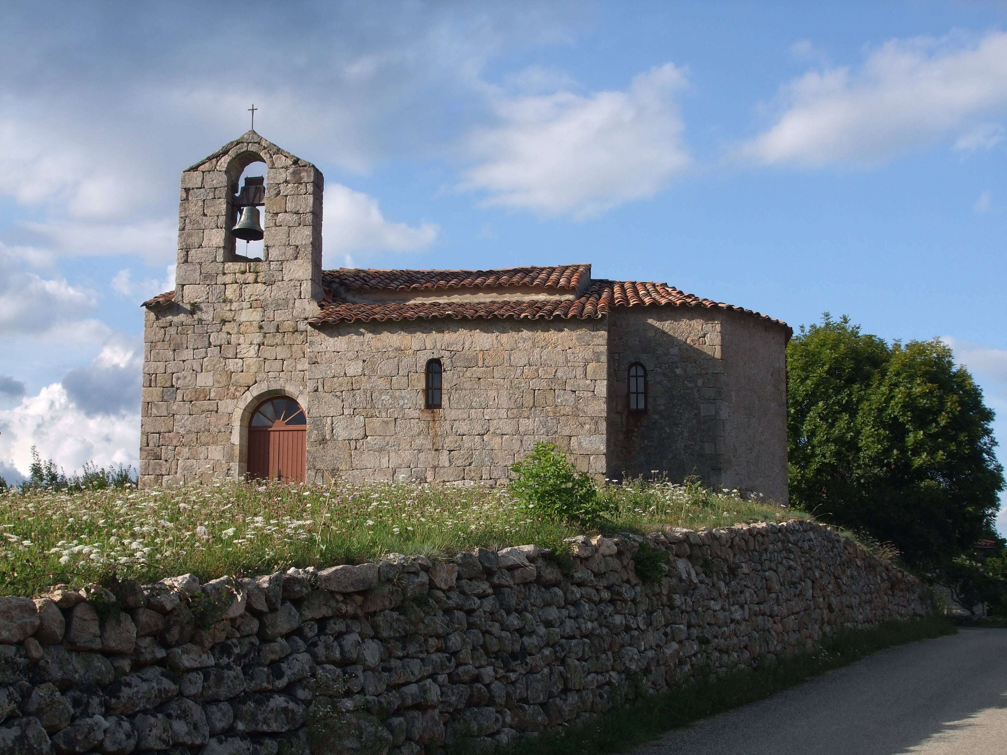 Photo de Iglesia de San Pedro y San Pablo de Mounens
