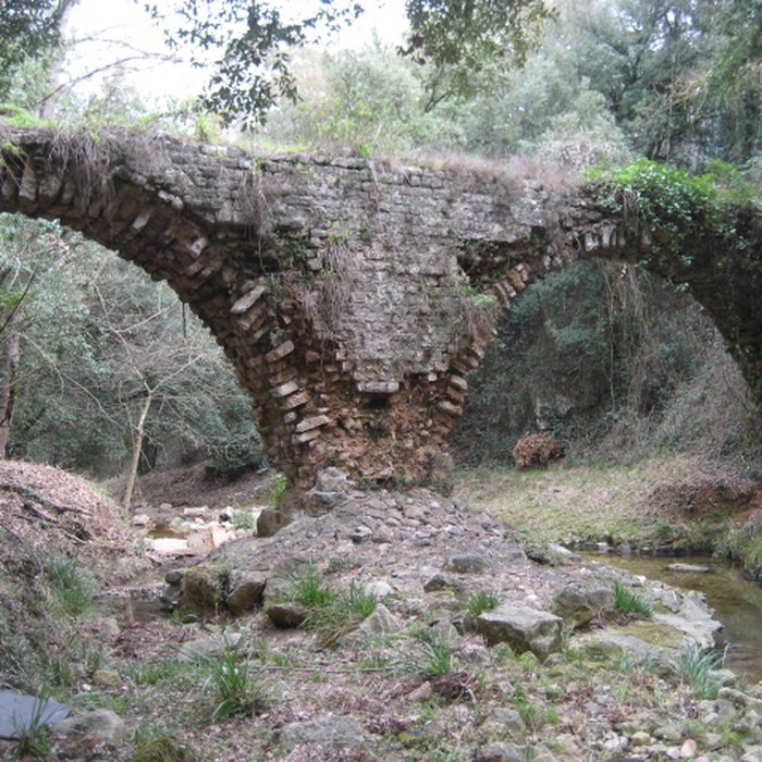 Photo de Aqueduc de Clausonnes restes également sur commune de Valbonne