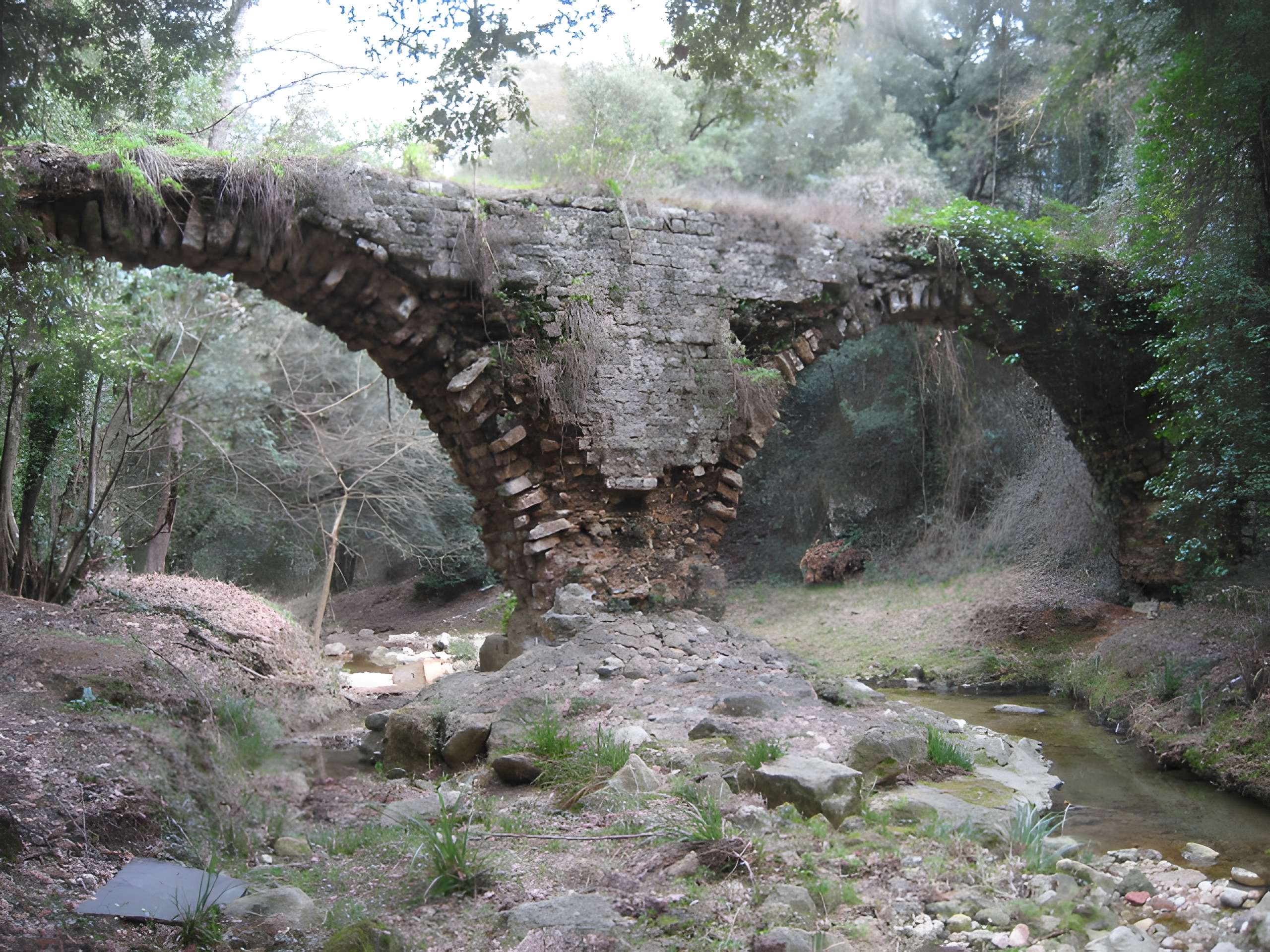 Aqueduc de Clausonnes (restes) (également sur commune d'Antibes)