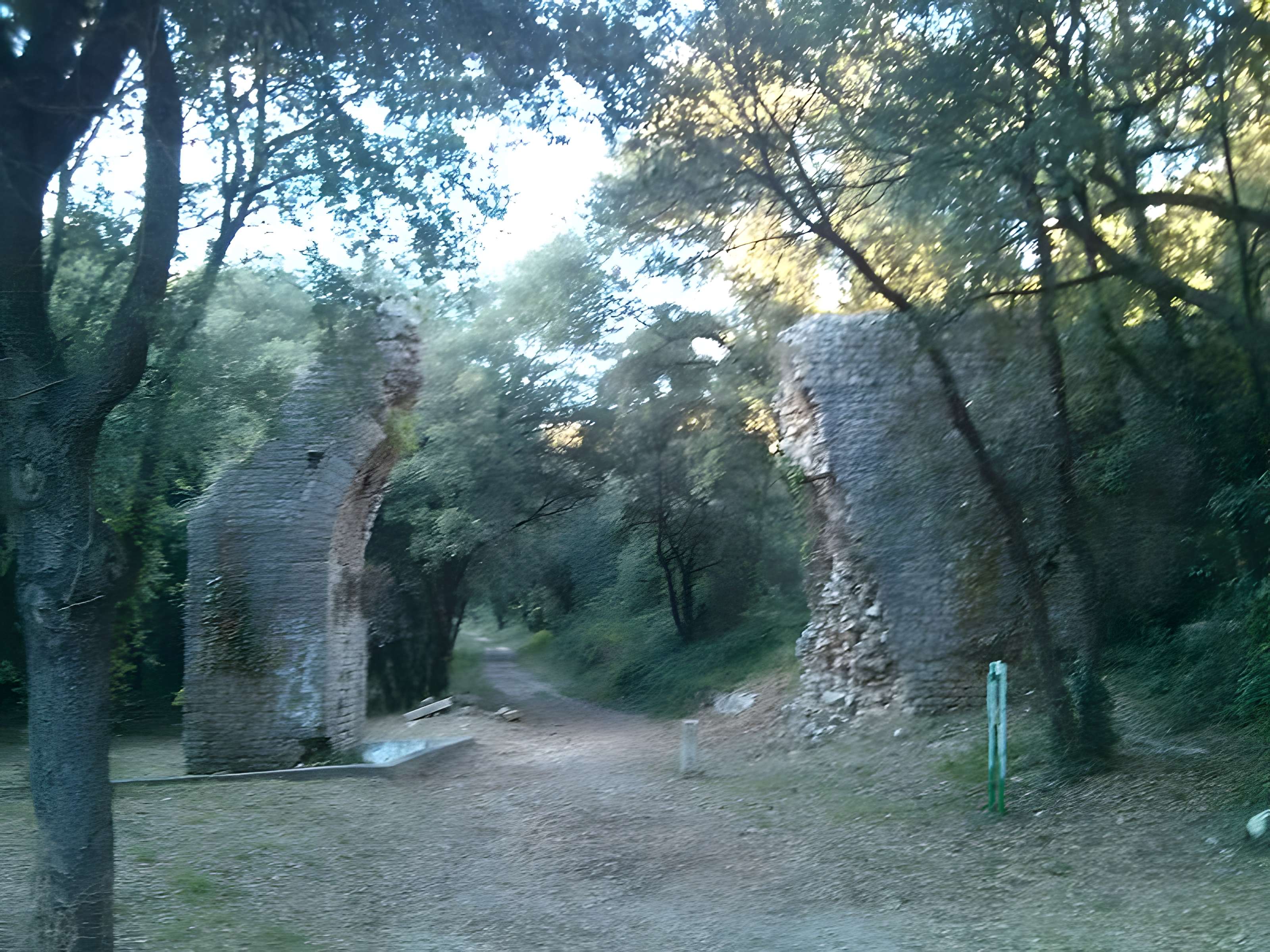 Aqueduc de Clausonnes (restes) (également sur commune d'Antibes)