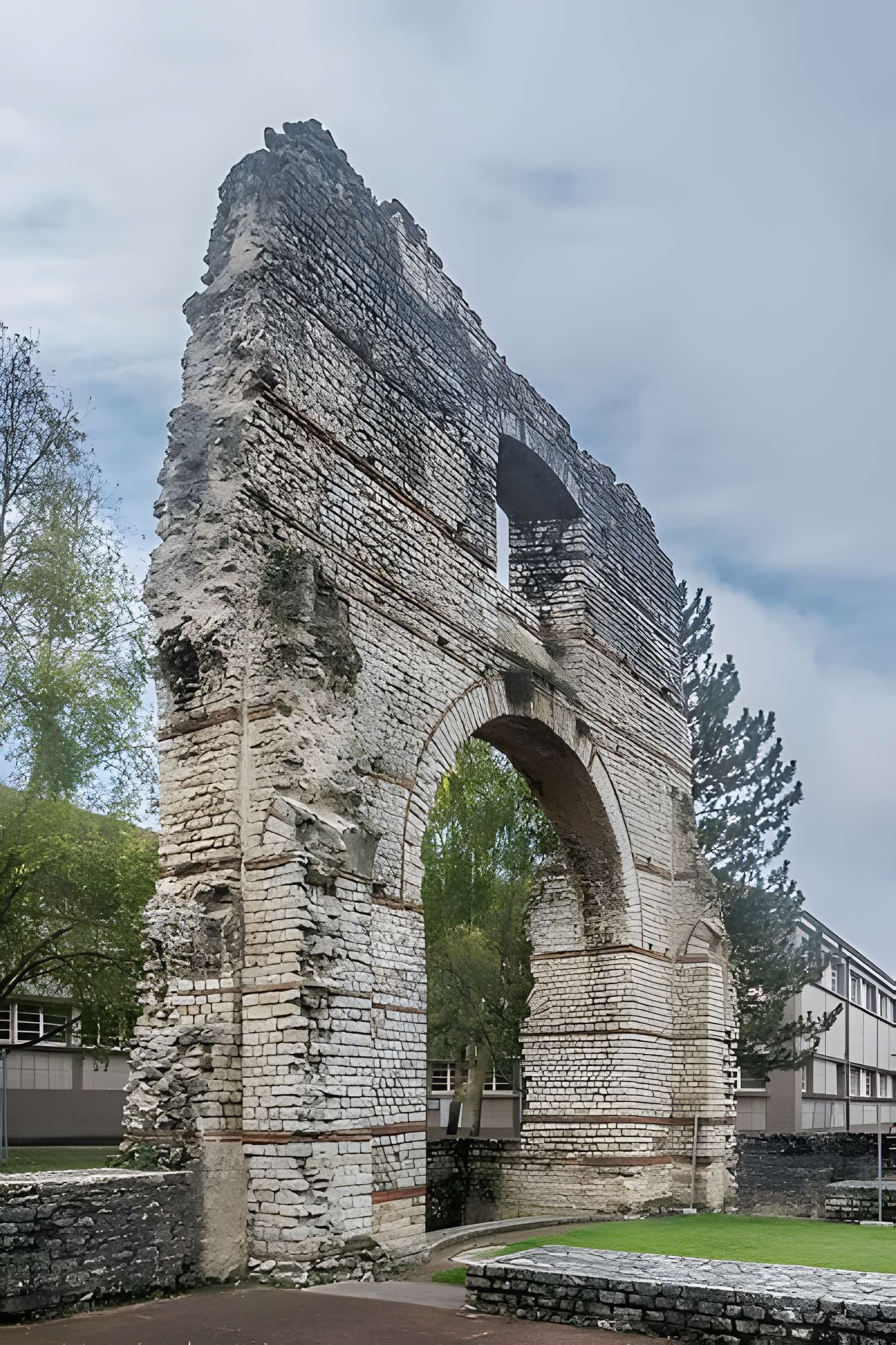 Arc de Diane à Cahors