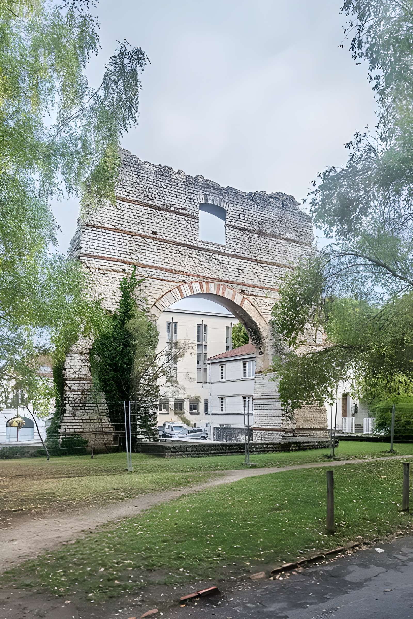 Arc de Diane à Cahors