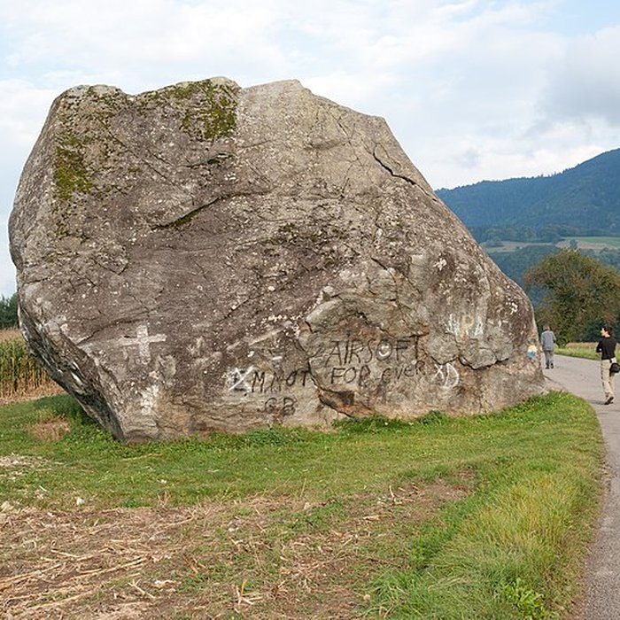 Photo de Bloc erratique sculpté dAllinges