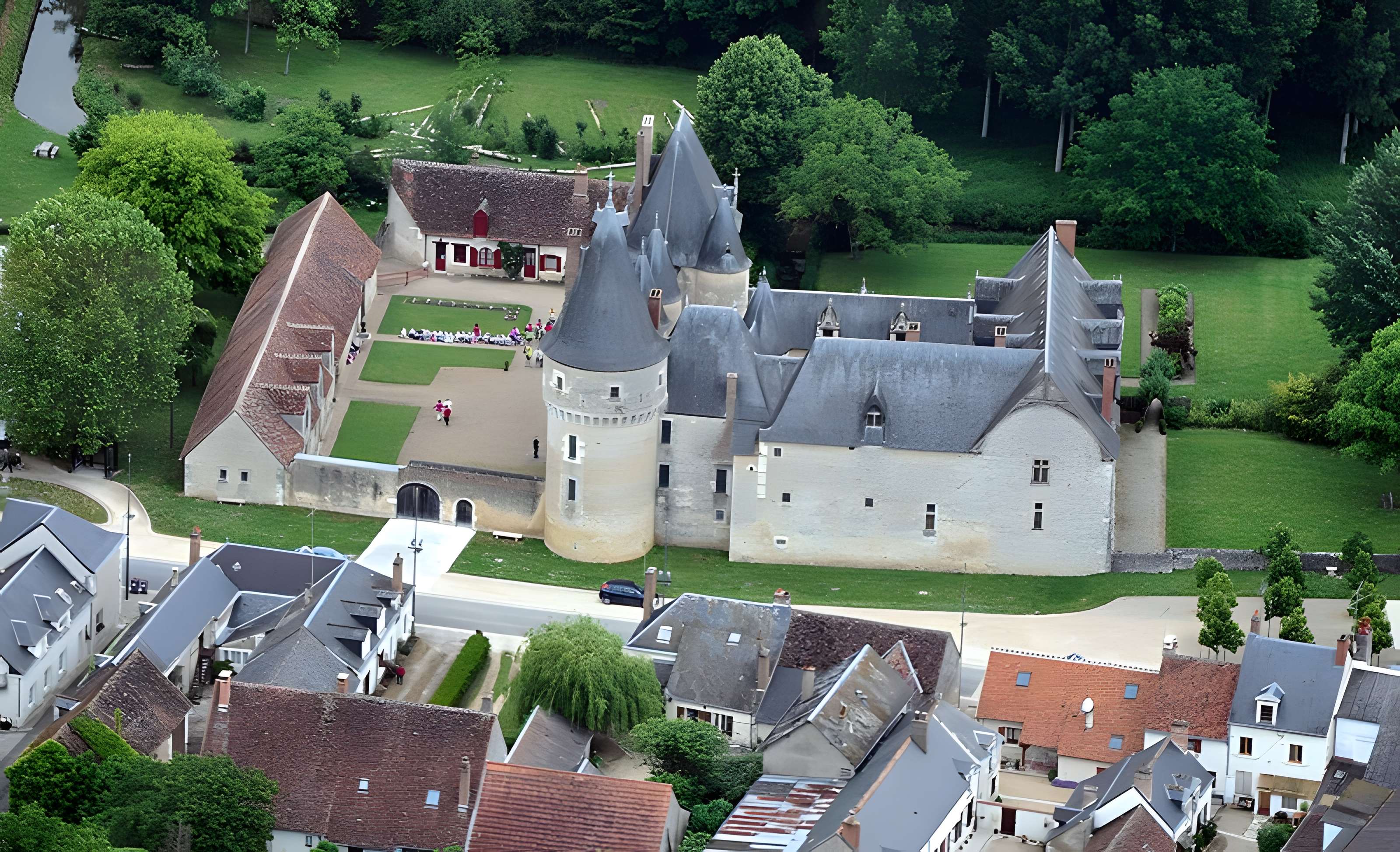 Château de Fougères-sur-Bièvre