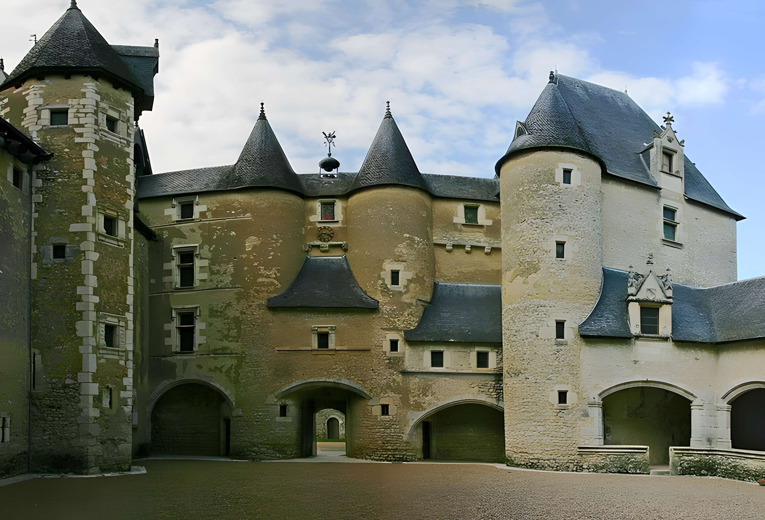 Château de Fougères-sur-Bièvre