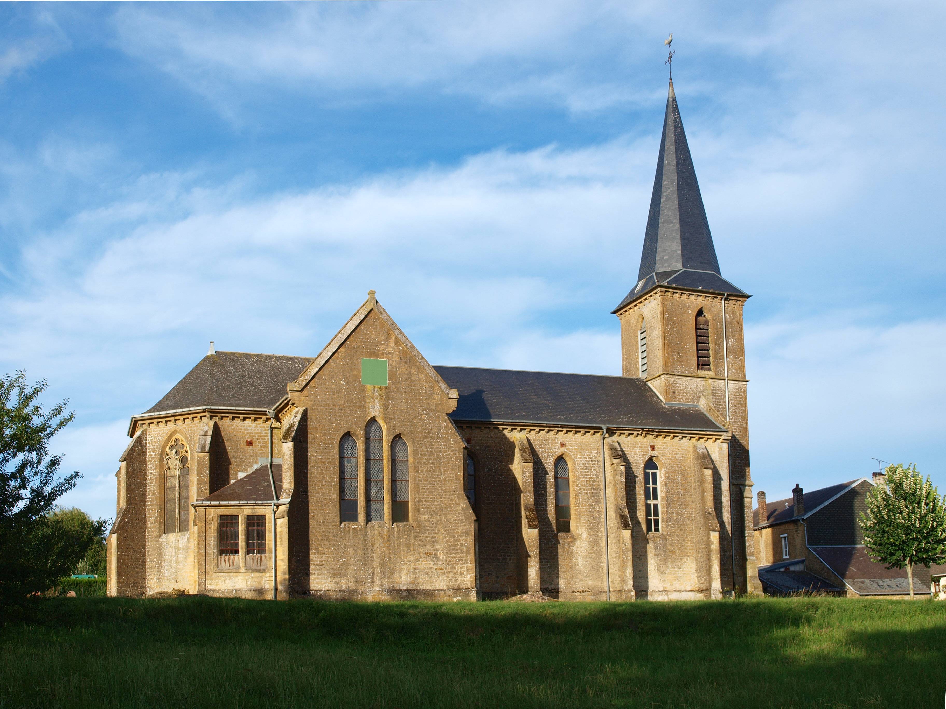 Photo de 维勒斯-勒蒂卢尔圣尼凯斯教堂