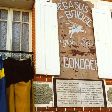 Café Gondrée à Bénouville