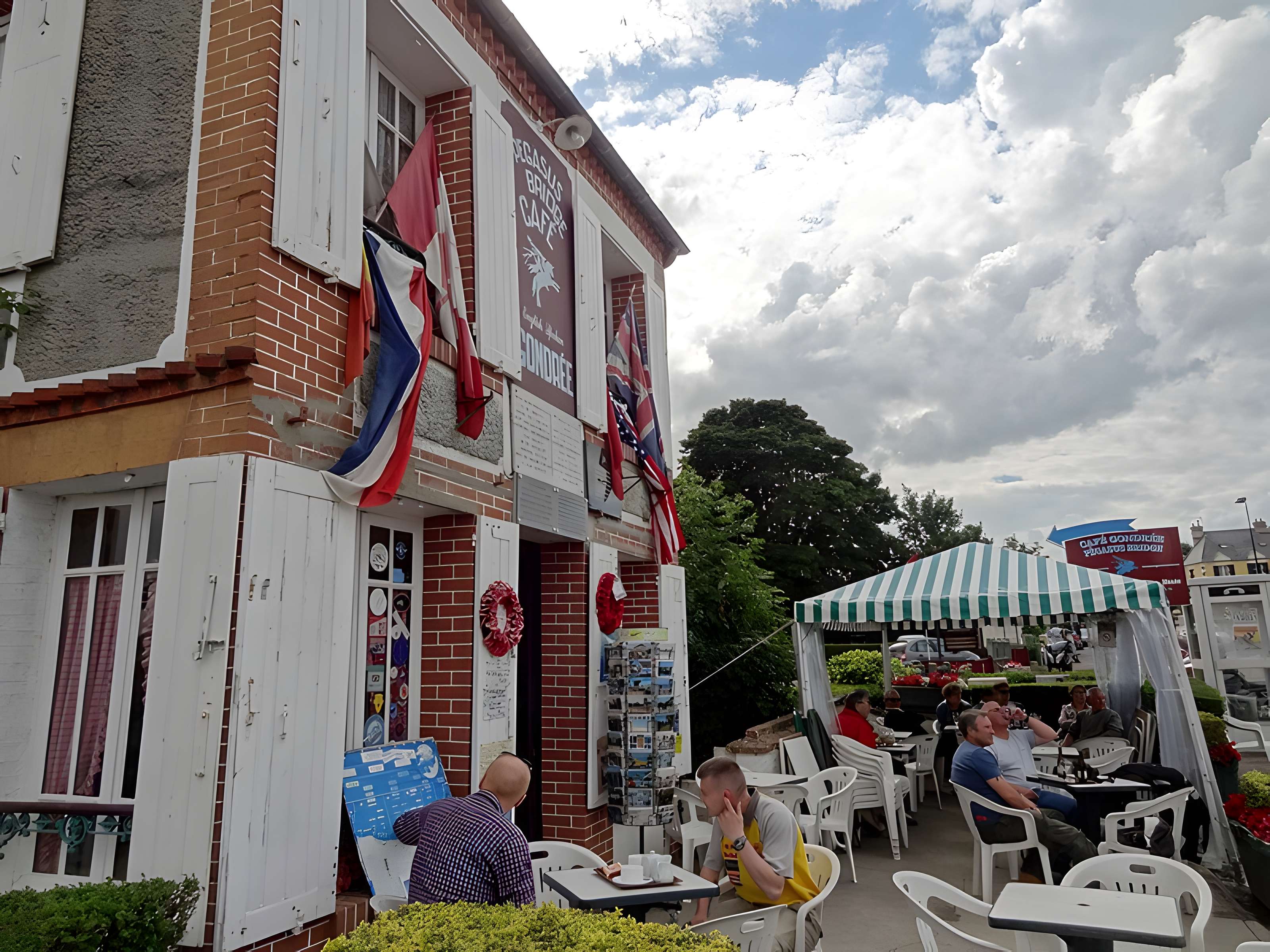 Café Gondrée à Bénouville
