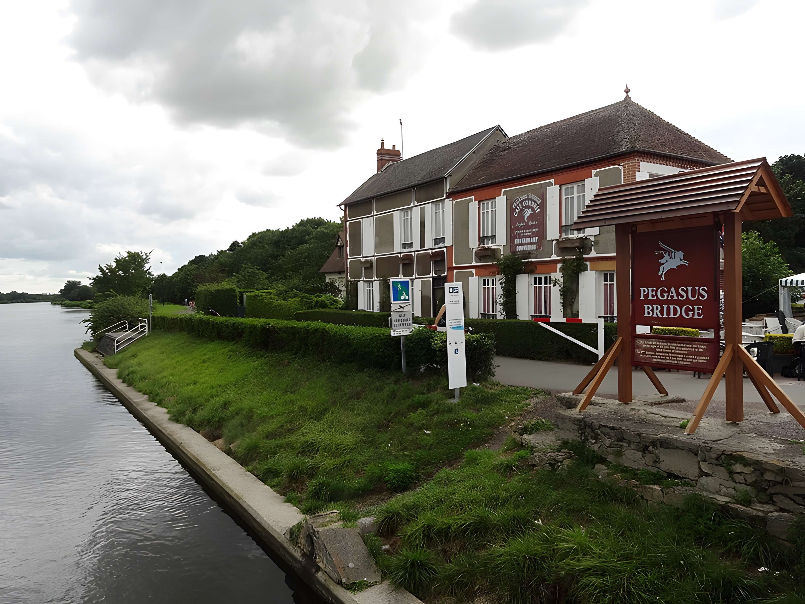 Café Gondrée à Bénouville
