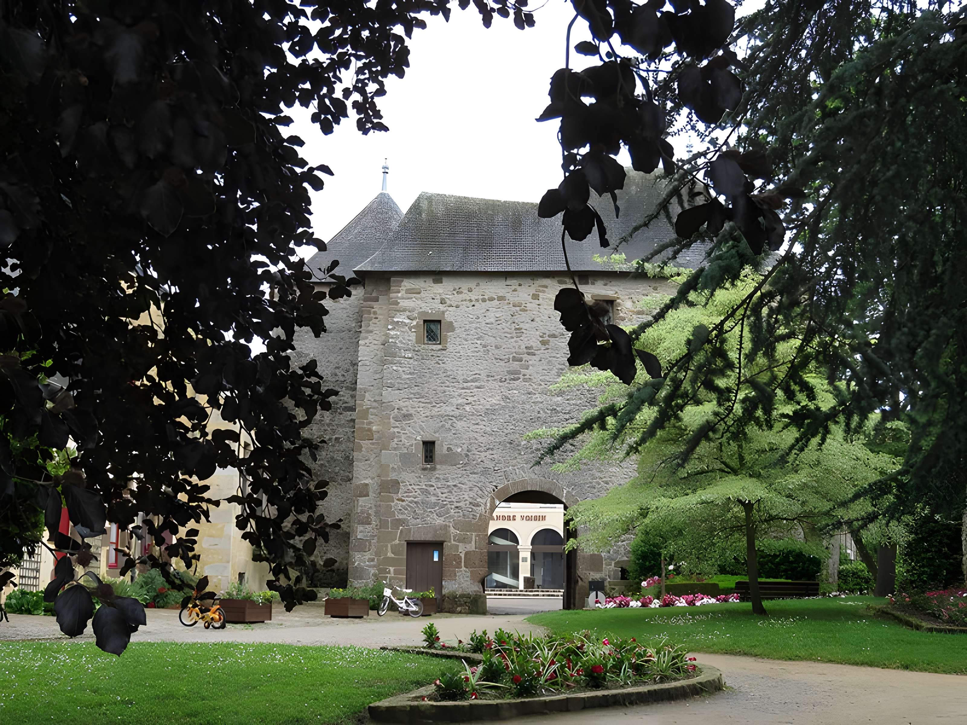 Château de Fresnay-sur-Sarthe
