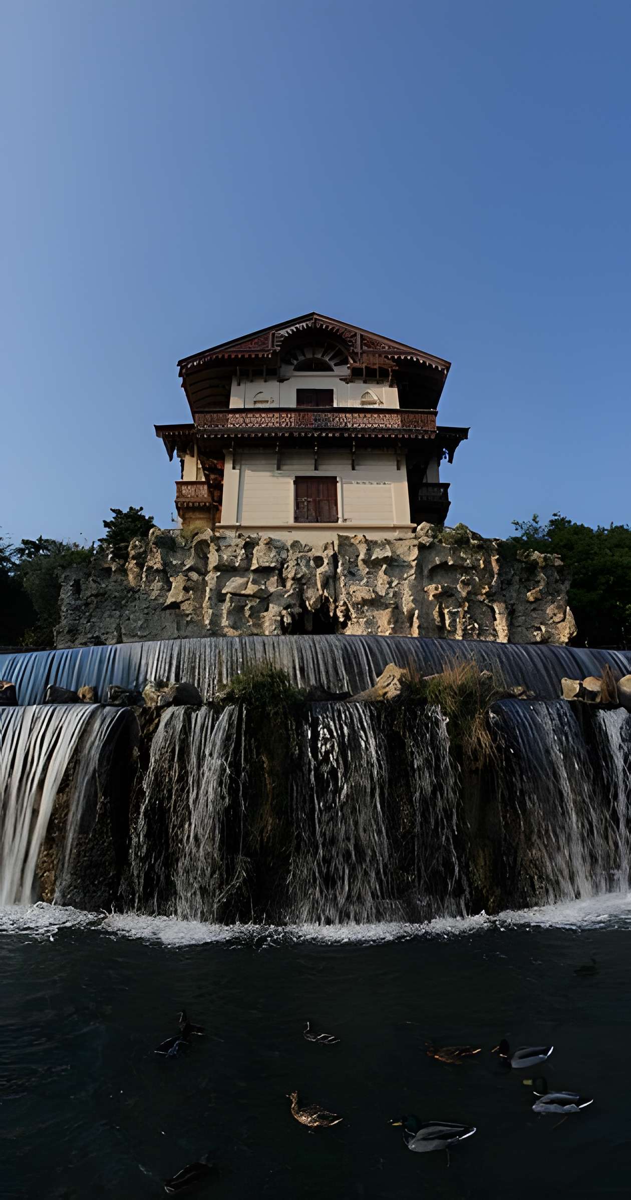 Cascade de Gairaut, ouvrage terminal du canal de la Vésubie