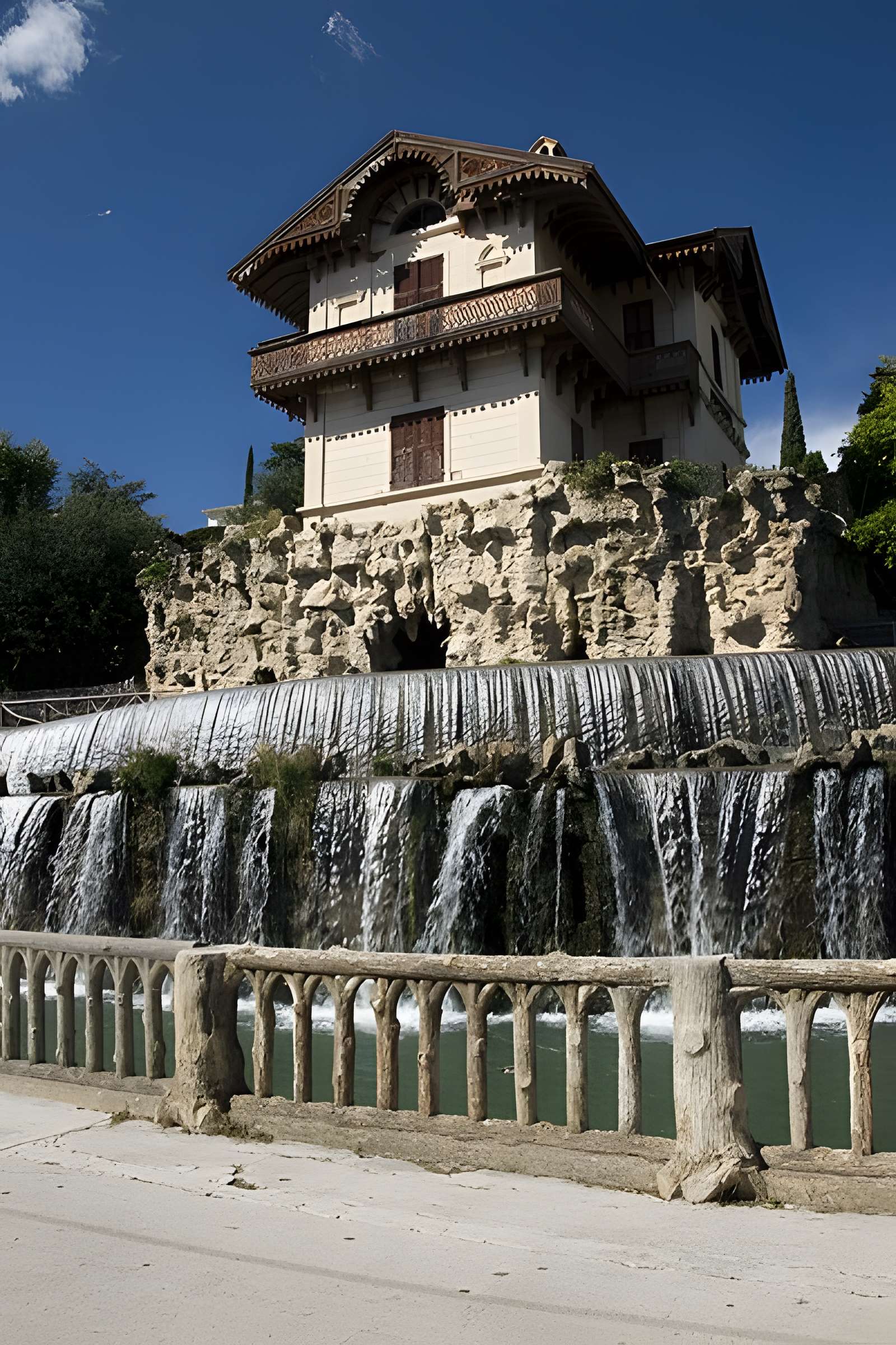 Cascade de Gairaut, ouvrage terminal du canal de la Vésubie
