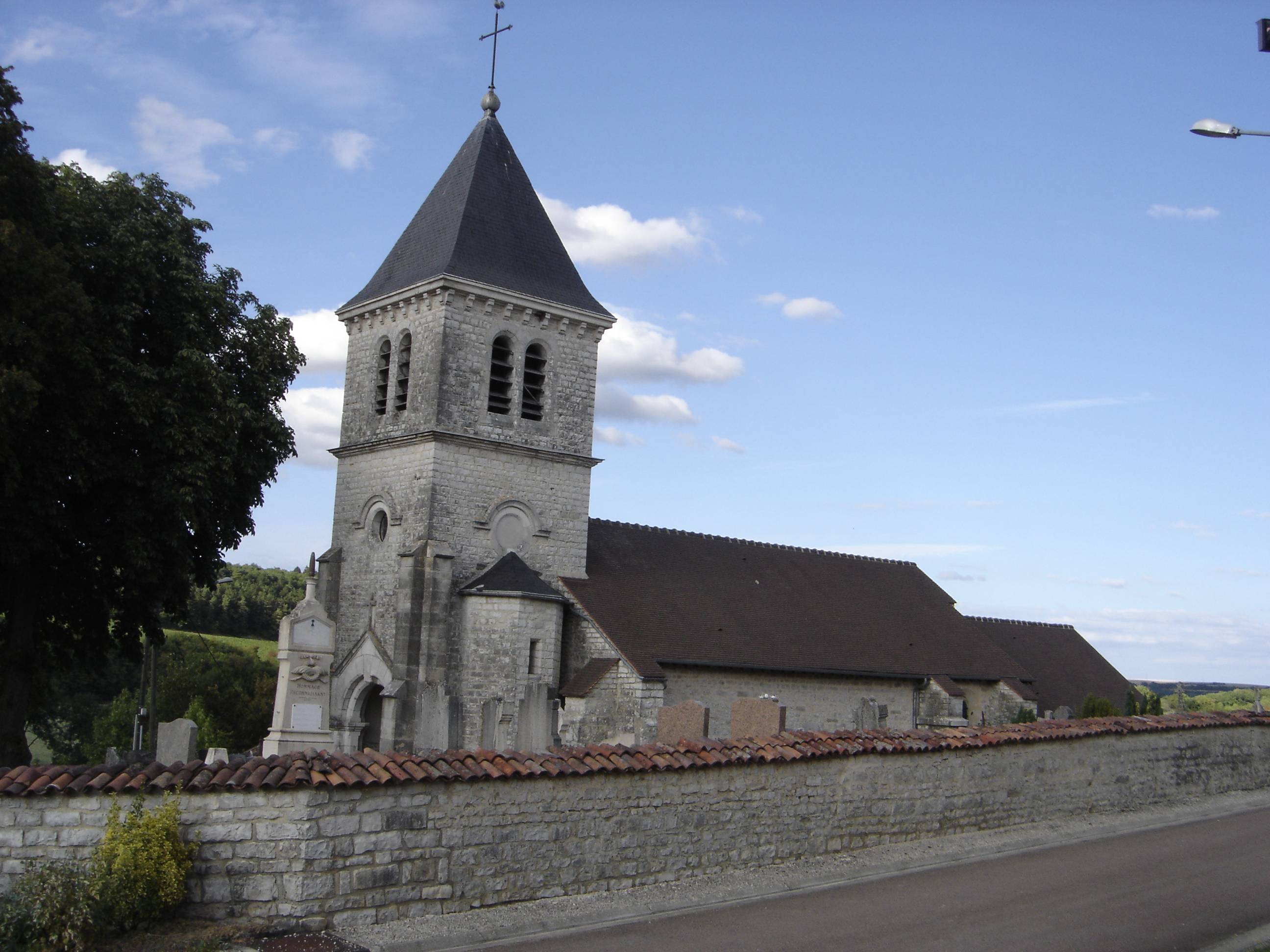 Photo de Saint-Étienne de Bertignolles Church