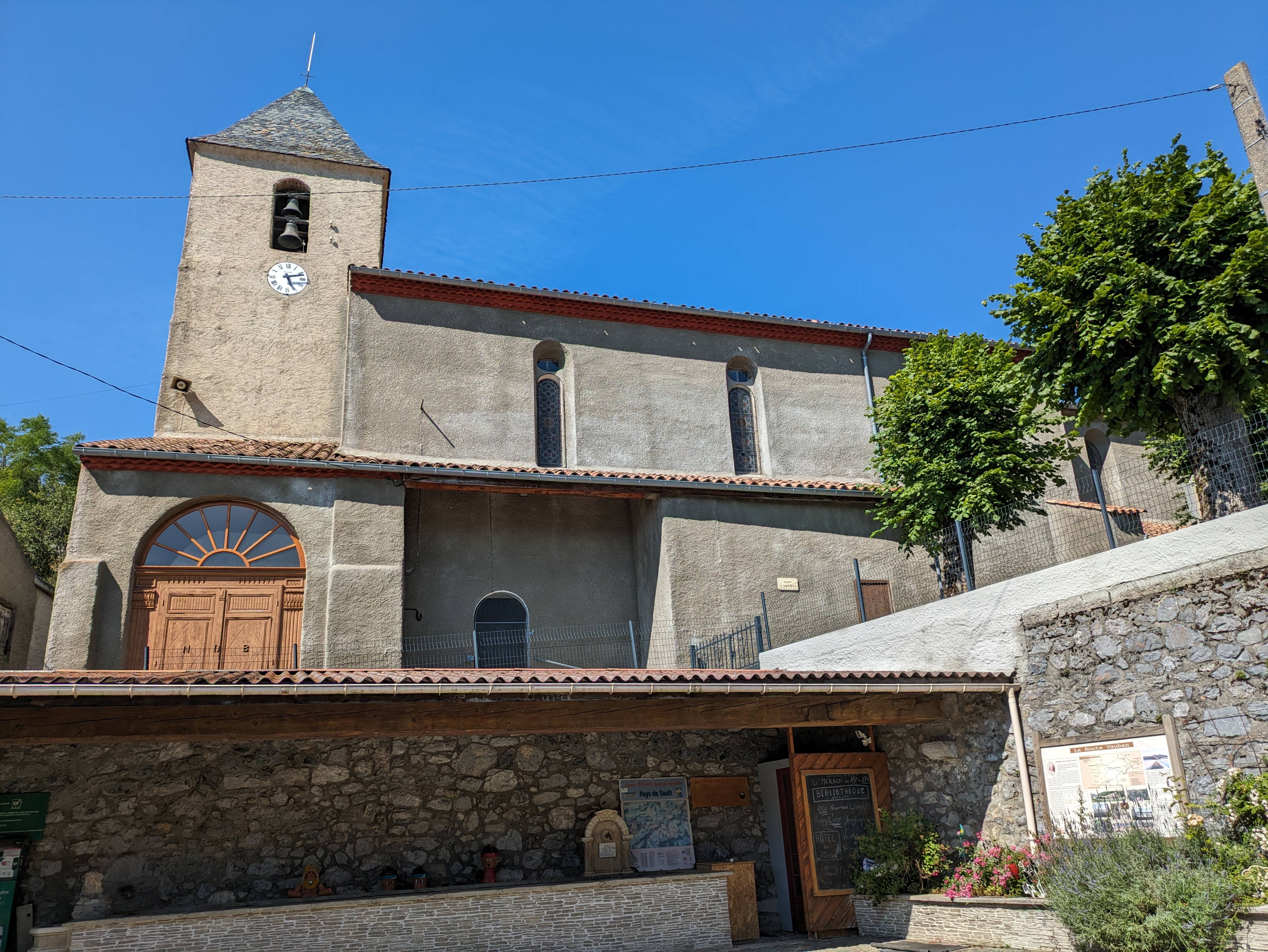 Photo de 贝尔维斯圣斯蒂芬教堂