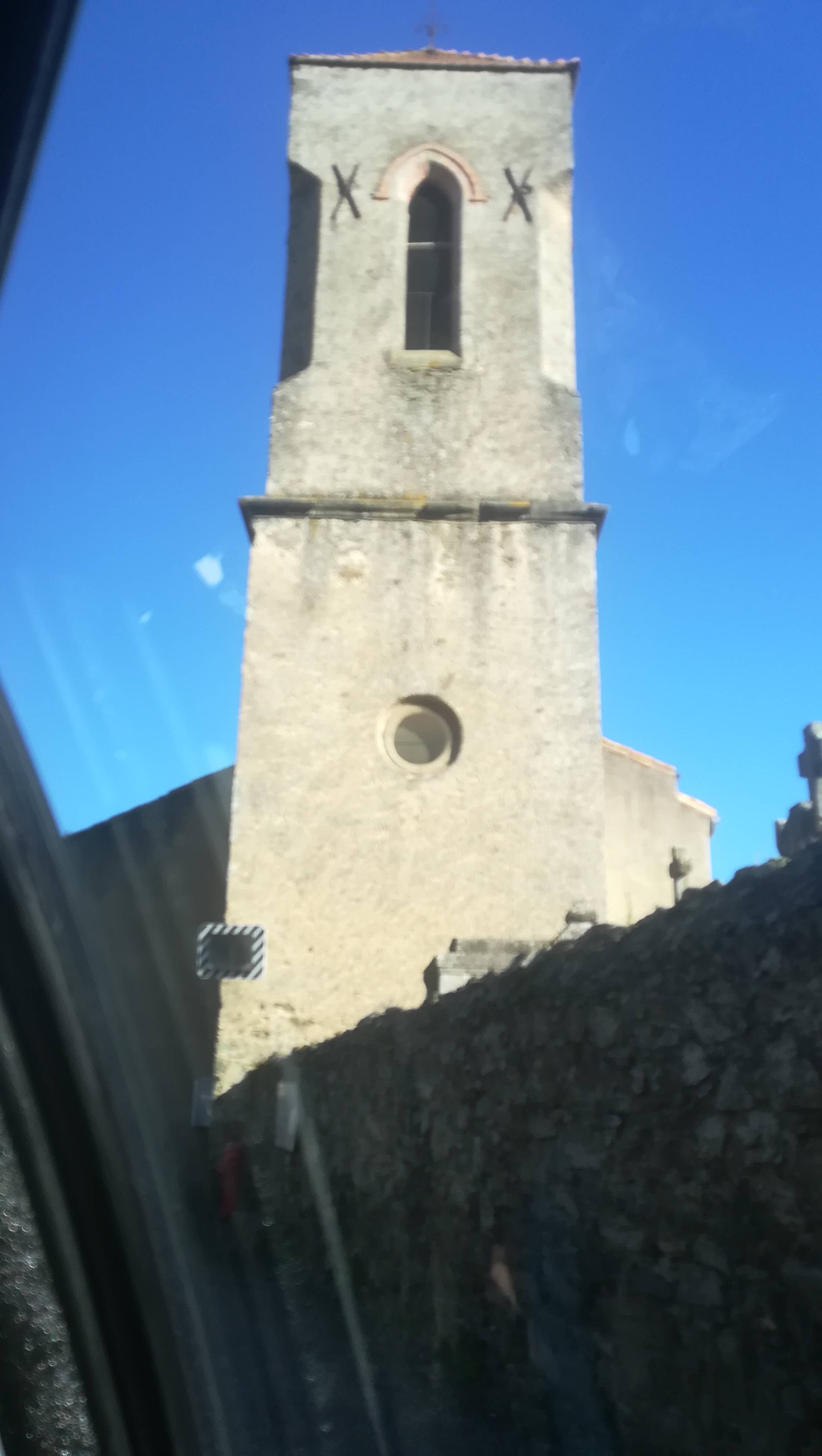 Photo de 圣皮埃尔和圣保罗-德拉图尔教堂