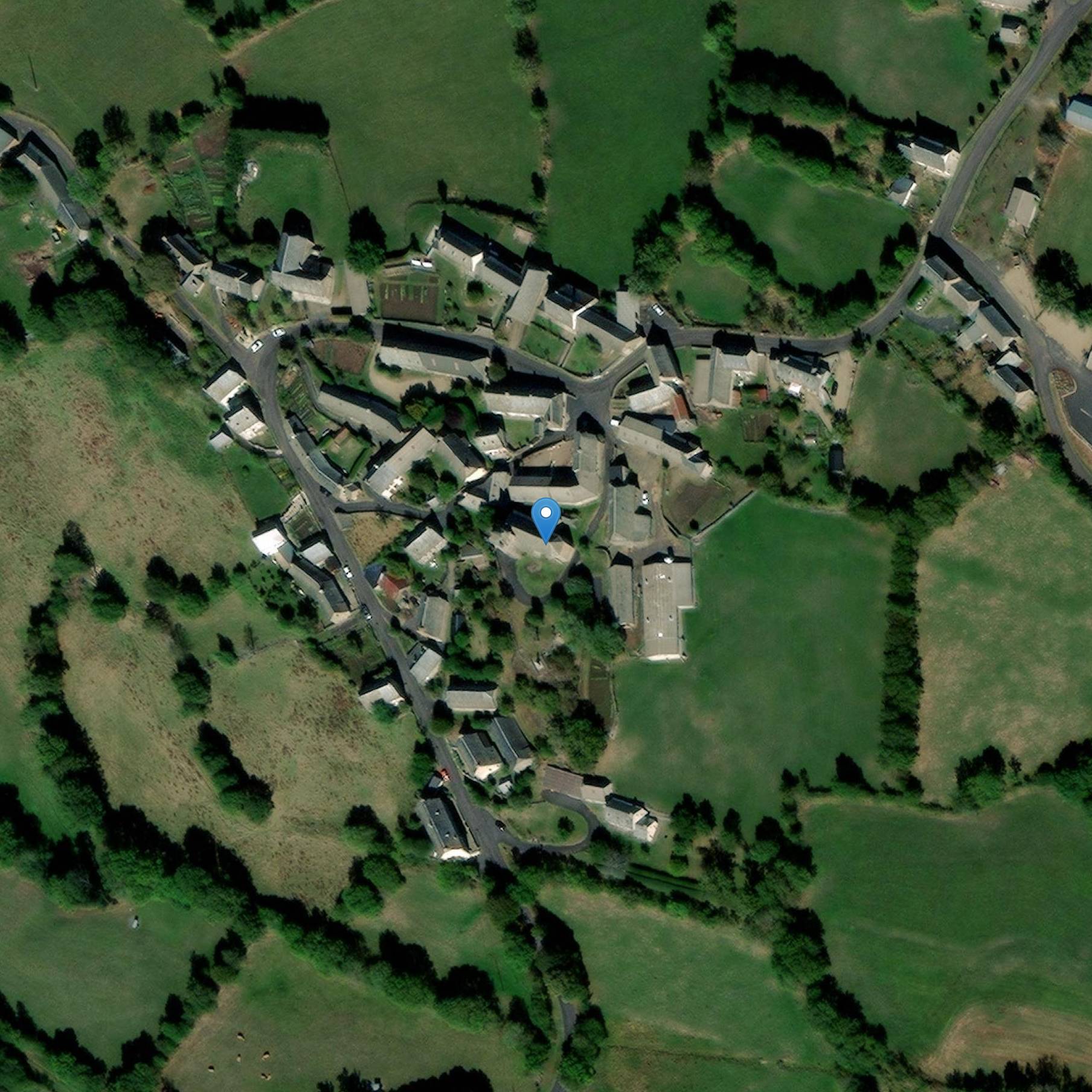 Photo de Kerk van de Geboorte van de Heilige Maagd van Graissac